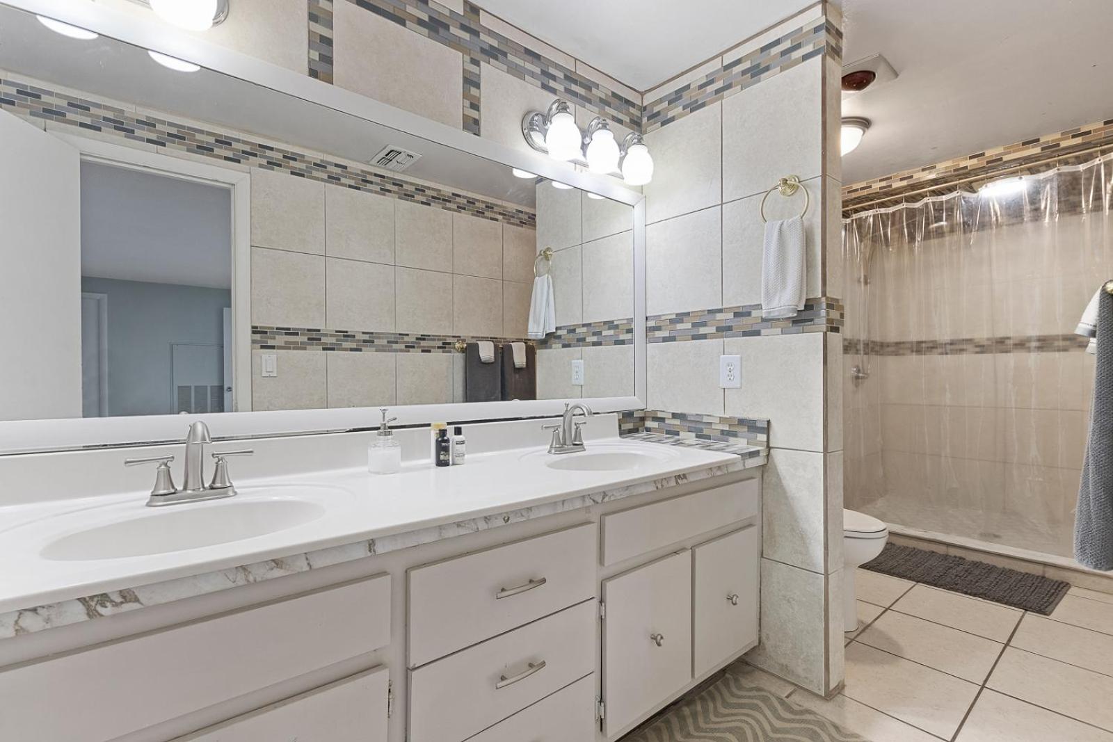 Spacious Lakefront House with Pool, Hottub, & Boating