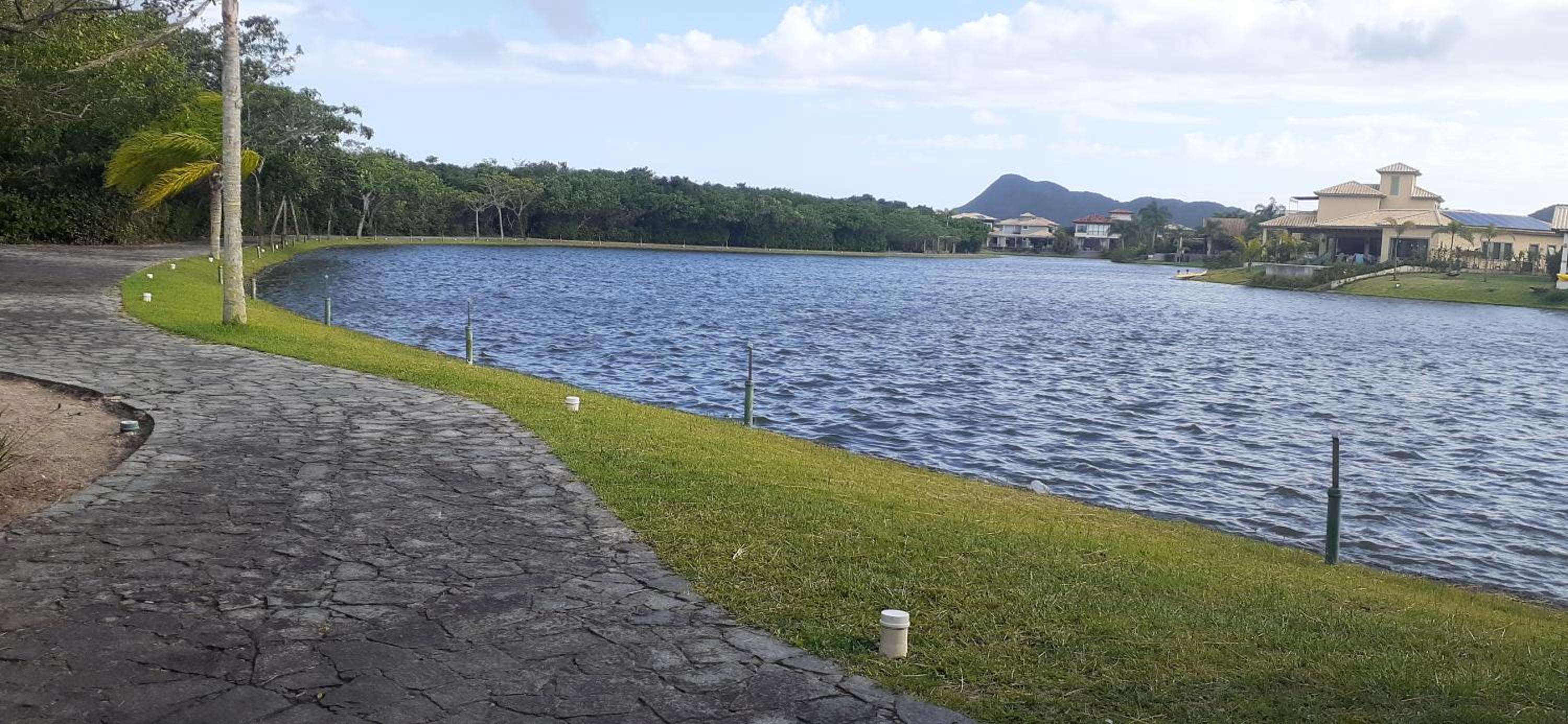 Casa praiana em condominio com lazer