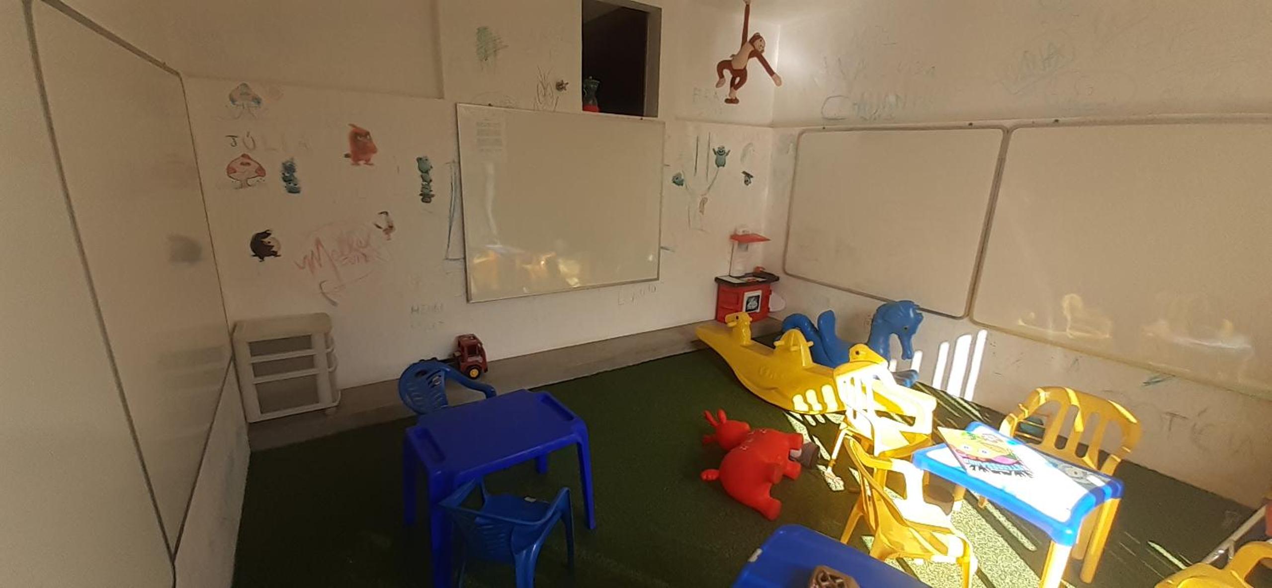 Casa praiana em condominio com lazer