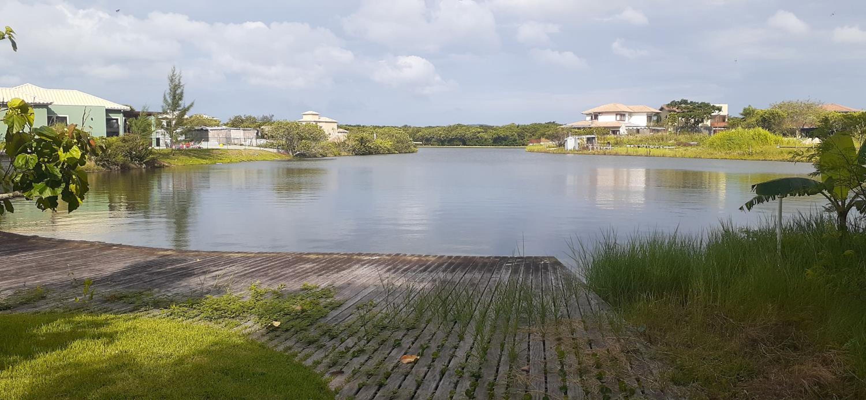 Casa praiana em condominio com lazer