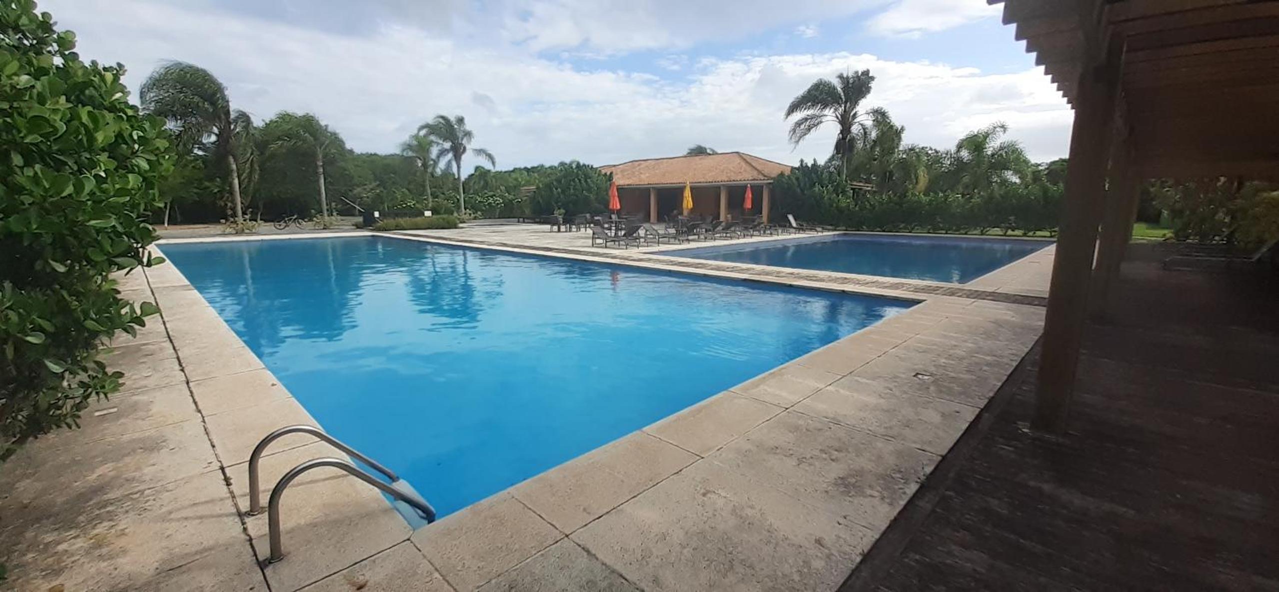 Casa praiana em condominio com lazer