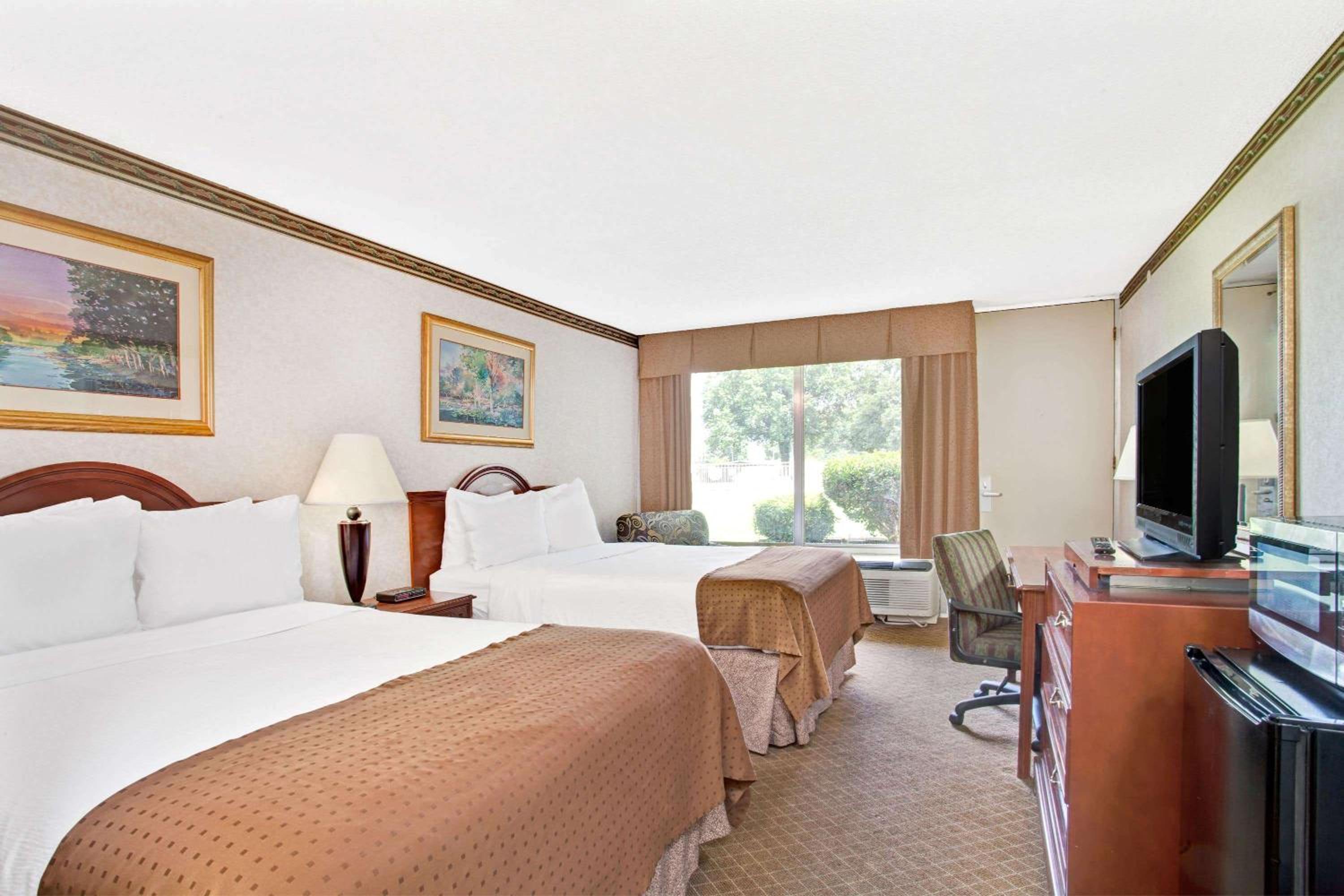 Forrest City Vacations - Days Inn by Wyndham Forrest City - Property Image 8