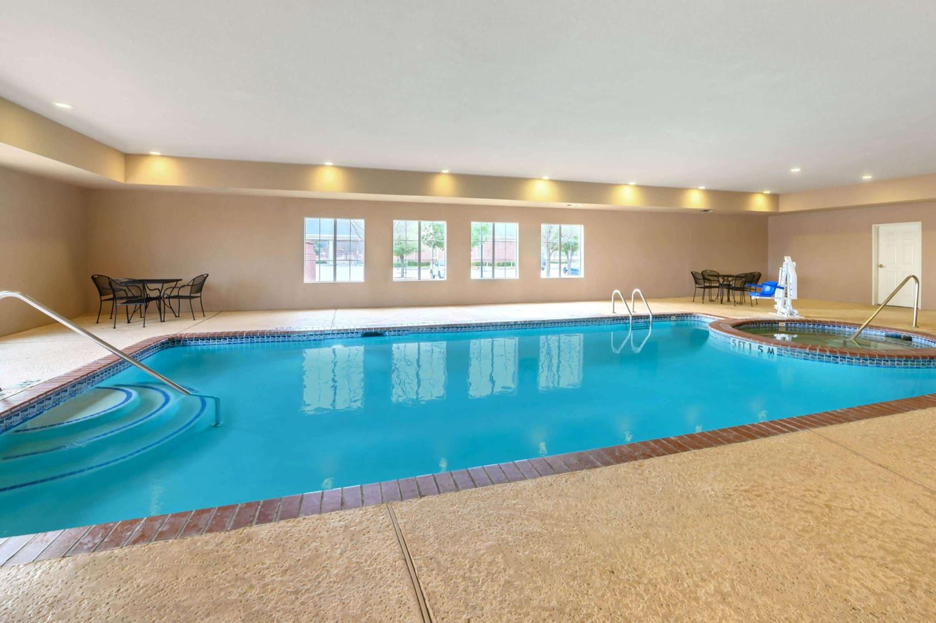 Longview Vacations - La Quinta by Wyndham Longview North - Property Image 27