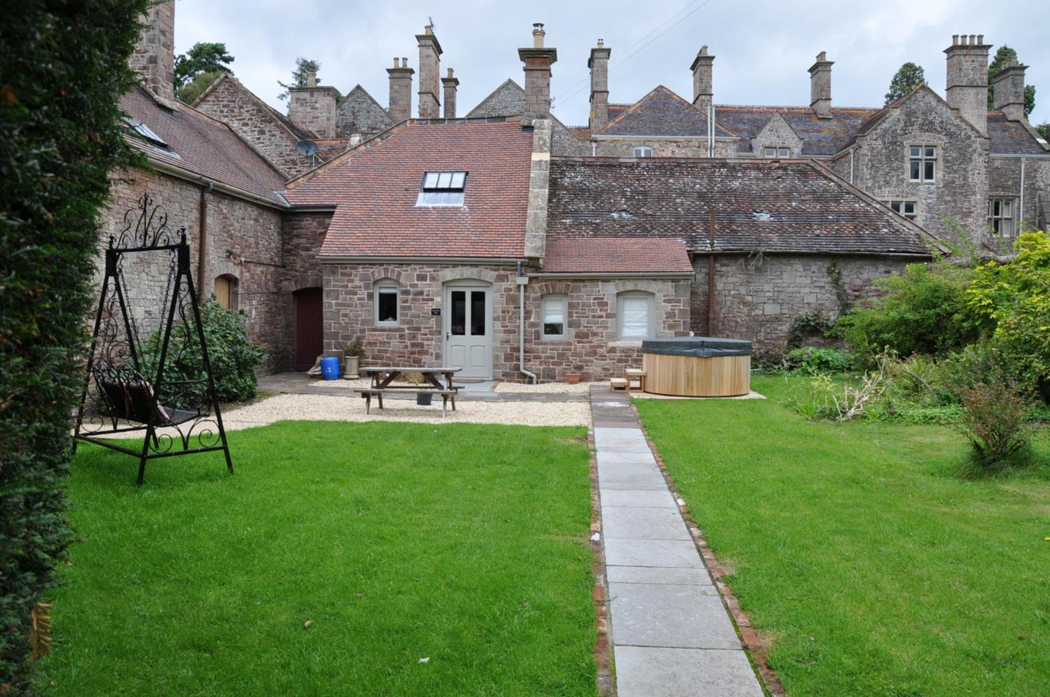 Cecile's Cottage at Cefn Tilla Court, Usk view 3