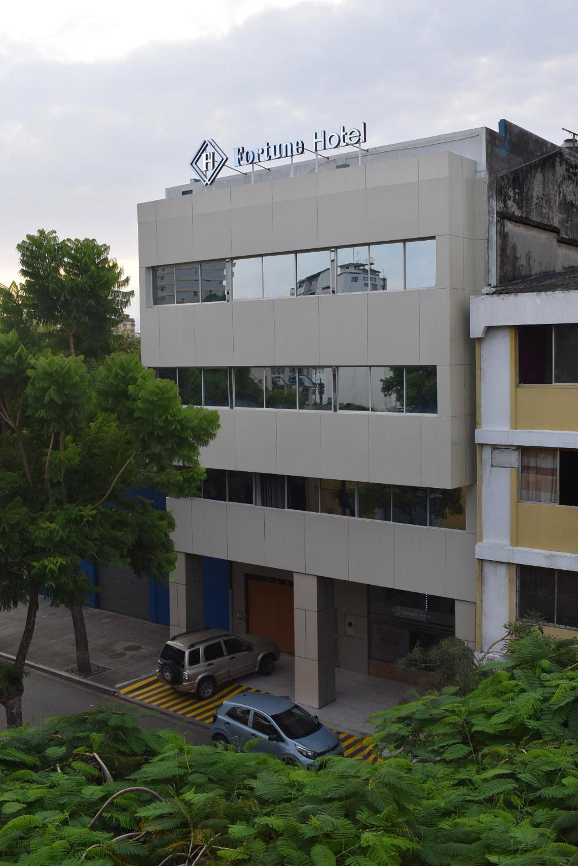 Hotel Fortune Hotel - Image 1