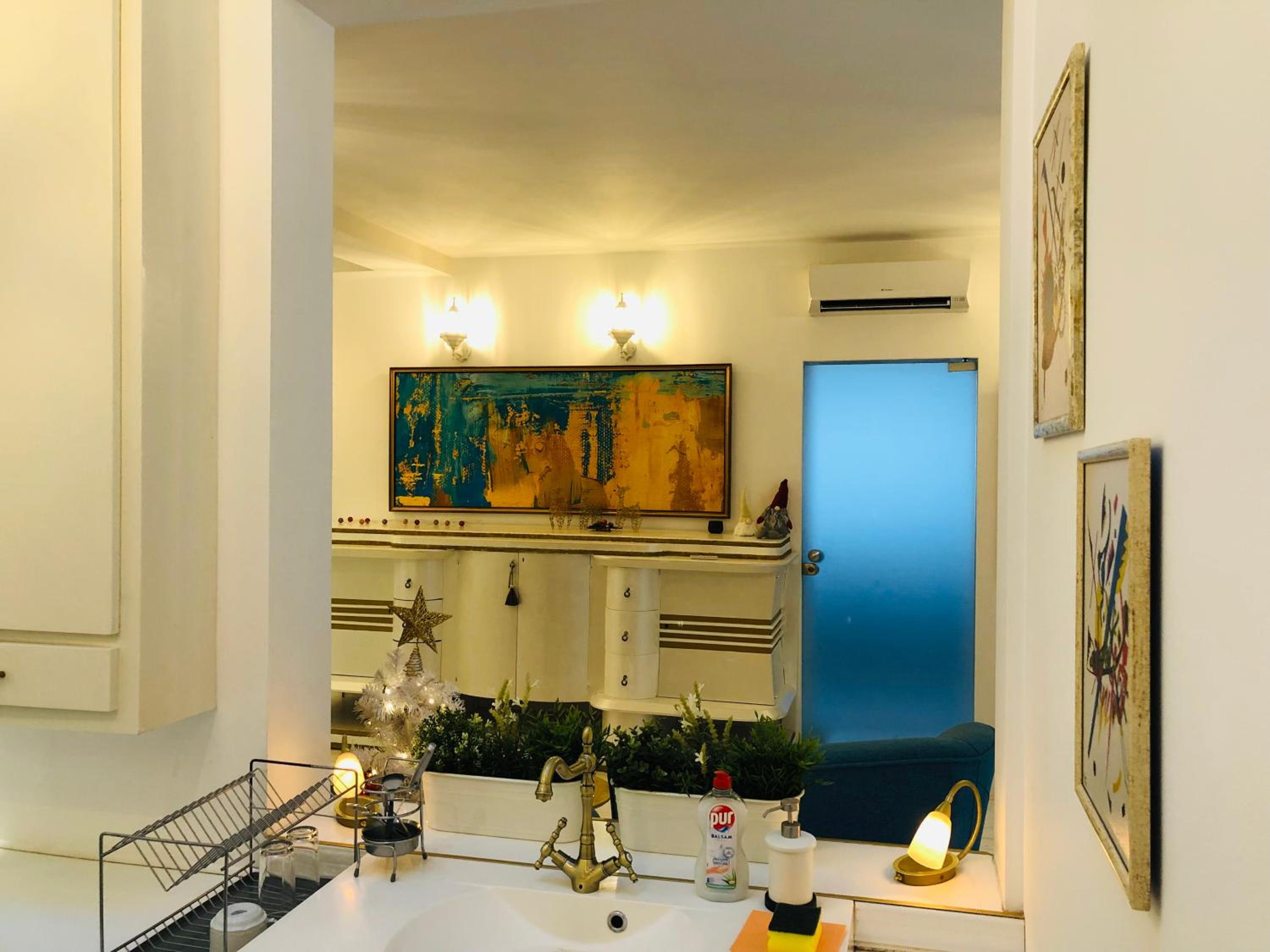 Golden Pearl - jacuzzi top center luxury apartment view 4