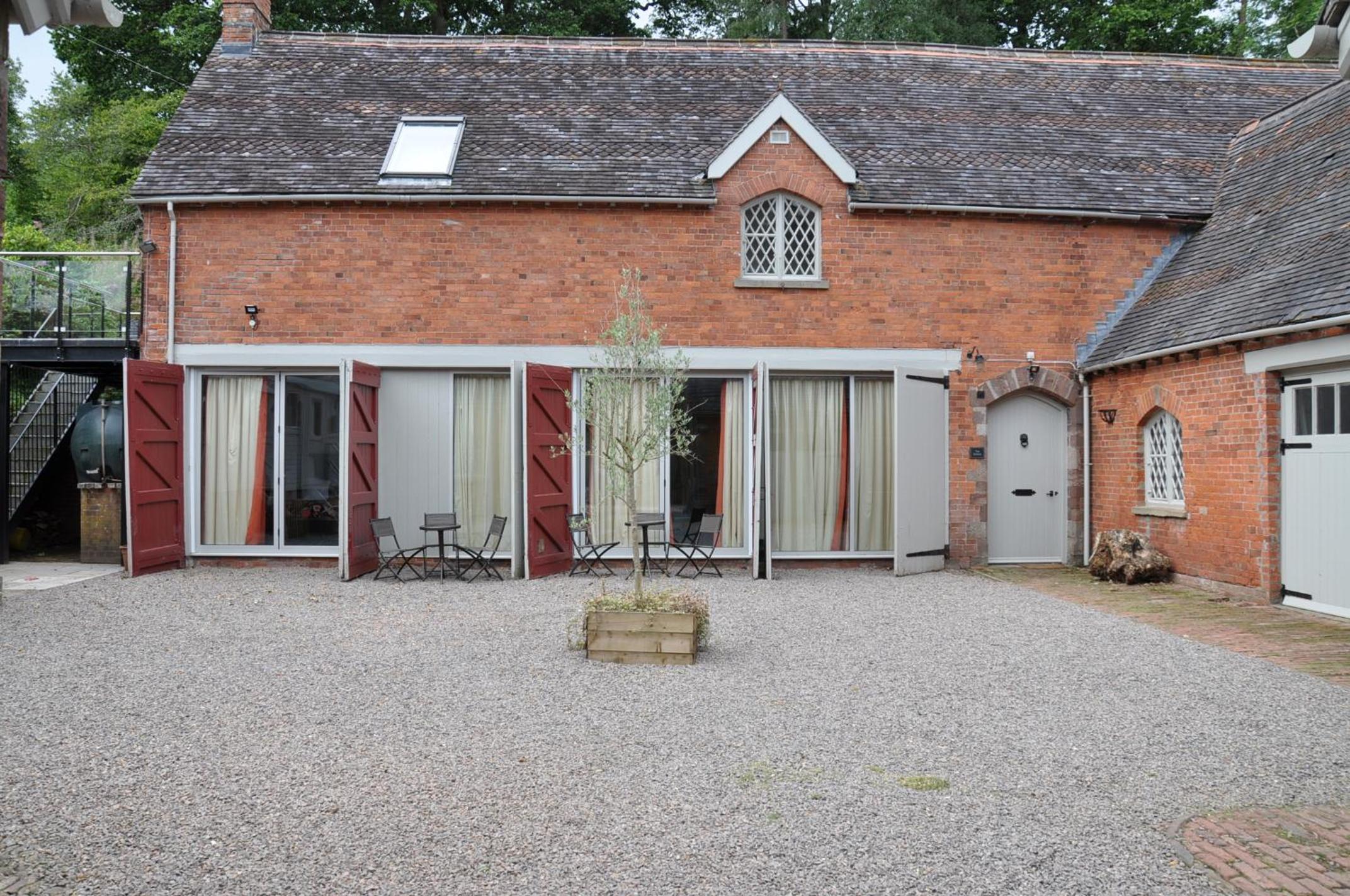 The Stables Apartment at Cefn Tilla Court, Usk view 4