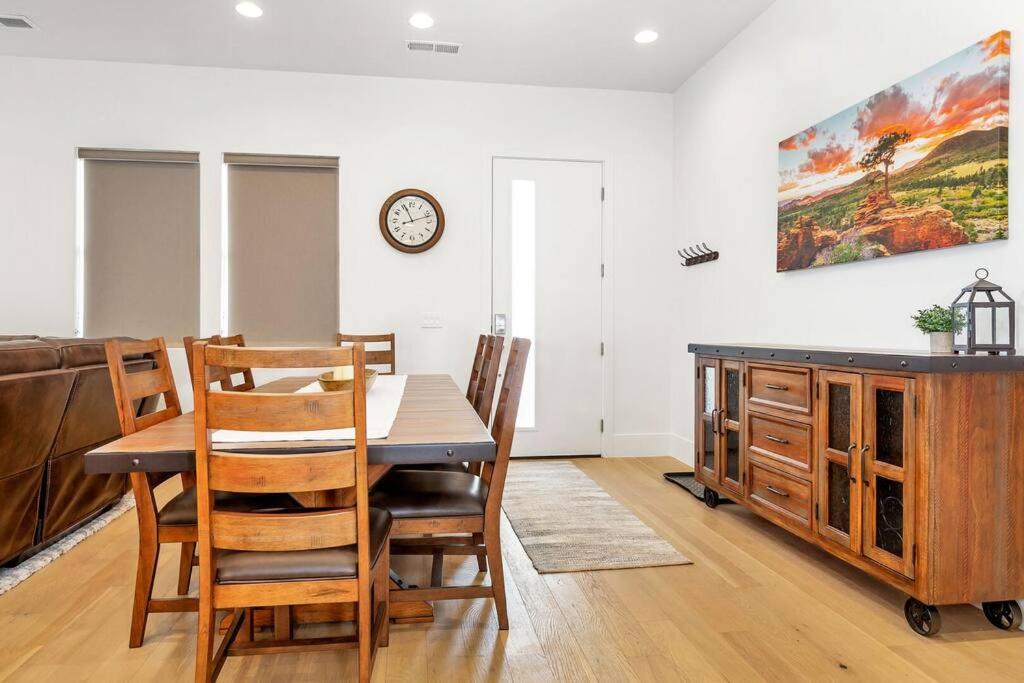 Villa 13, 4 BEDROOM NEW LISTING! STUNNING! YEAR ROUND HEATED POOL & HOT TUB! view 3