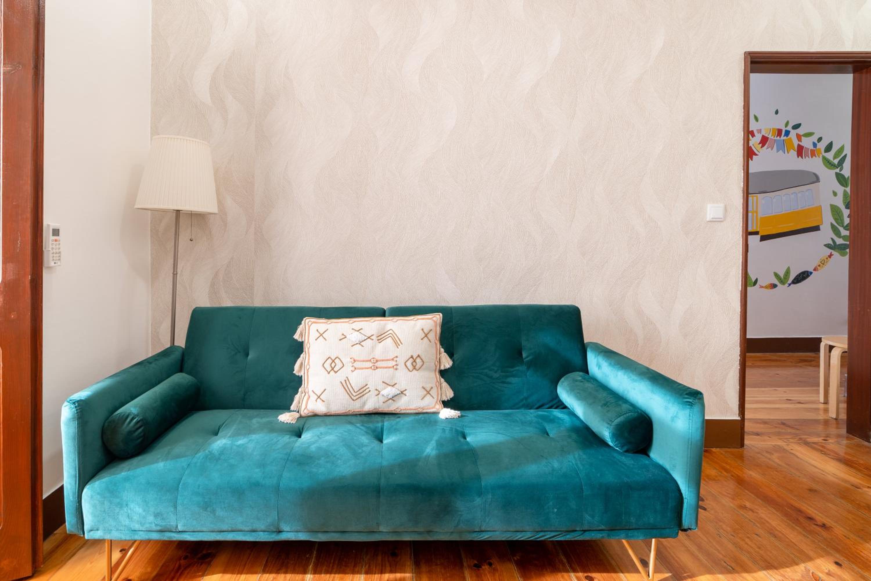 Your New Home in Lisbon - AC and Fast Wi-Fi view 3