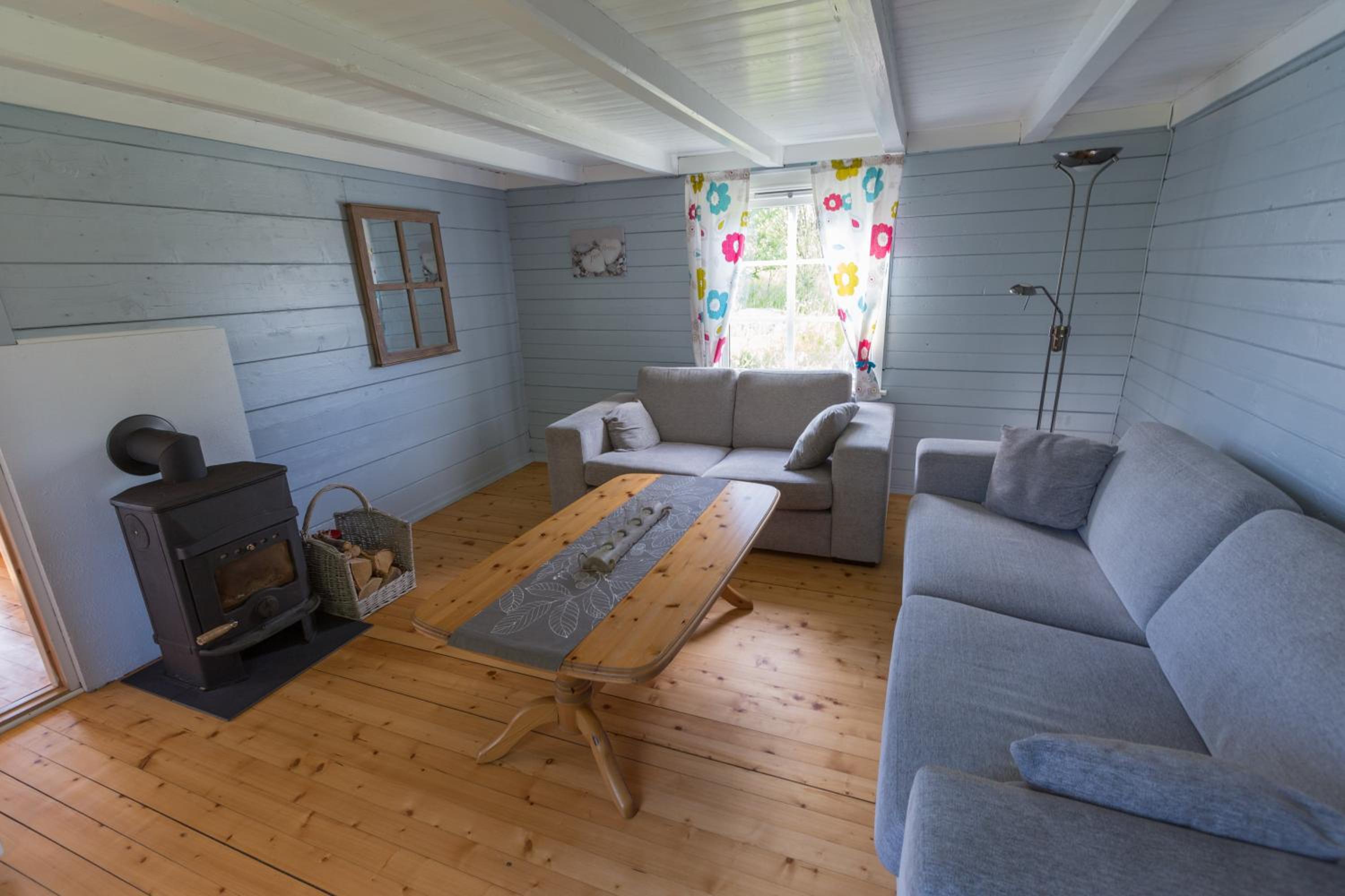 Cozy cabin with stunning view view 4