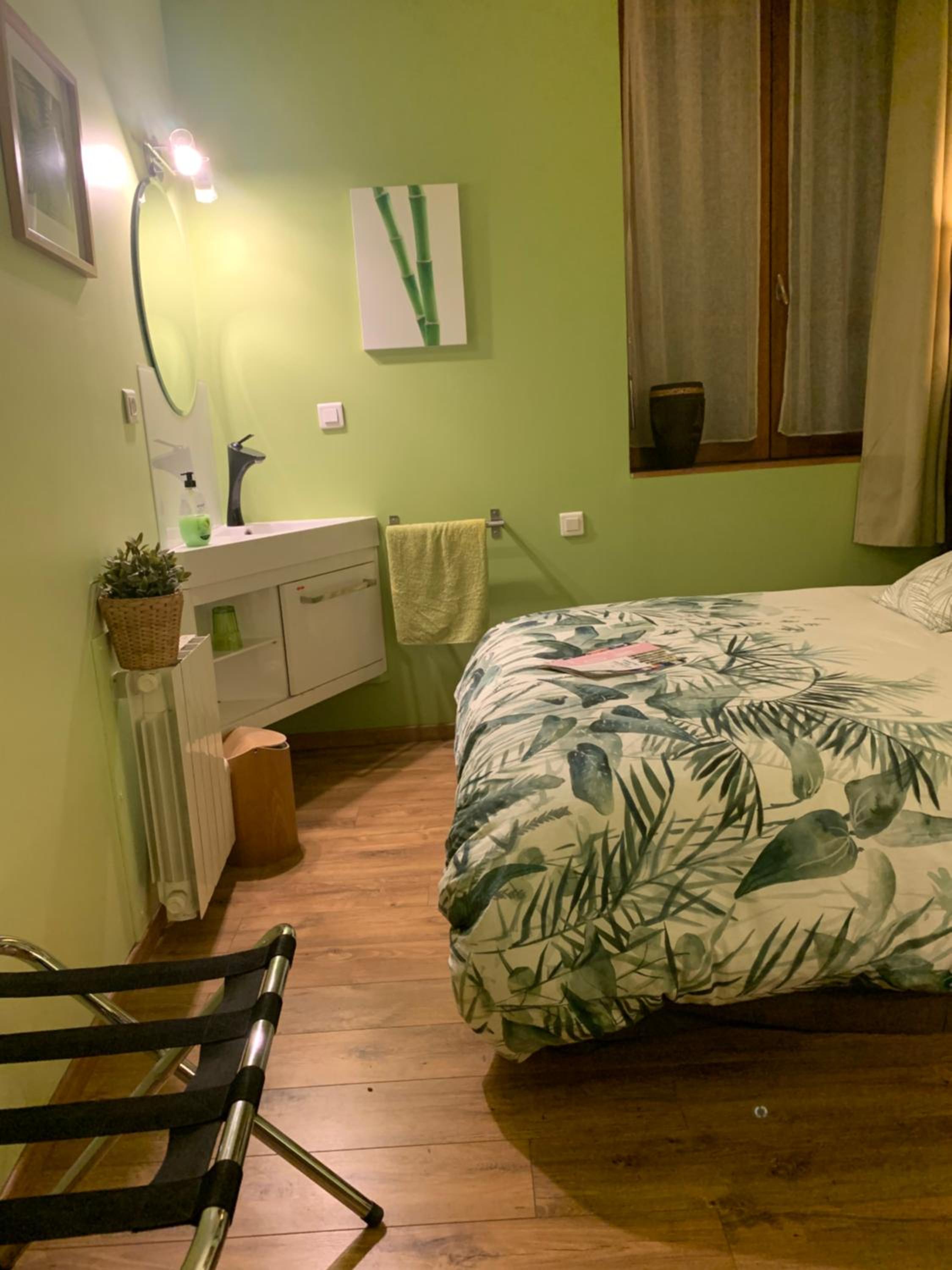 Lyon City Home's Bed & Breakfast, photo 29
