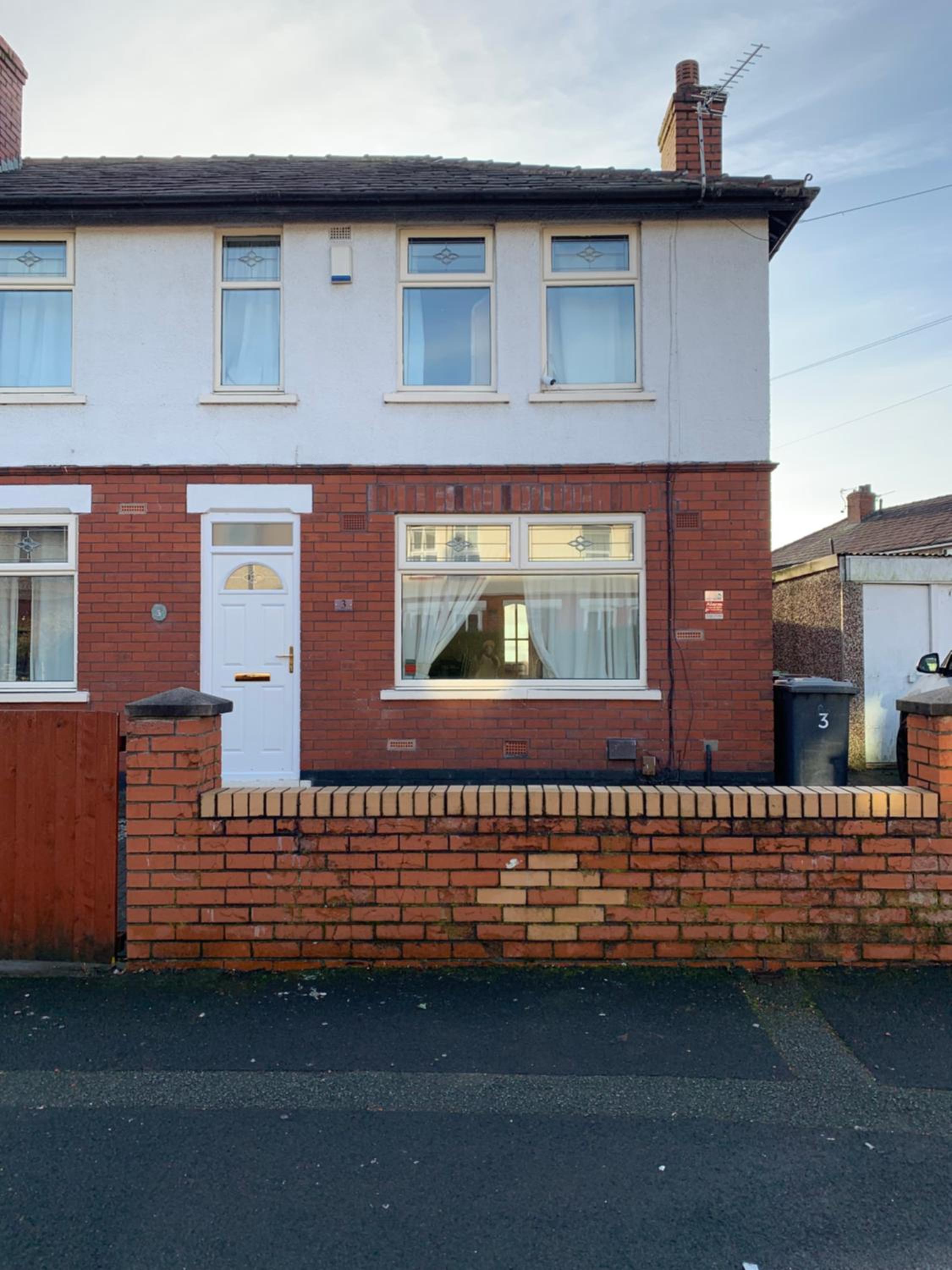 Hotel Busy Bee - Guest House - Self Service - Image 1