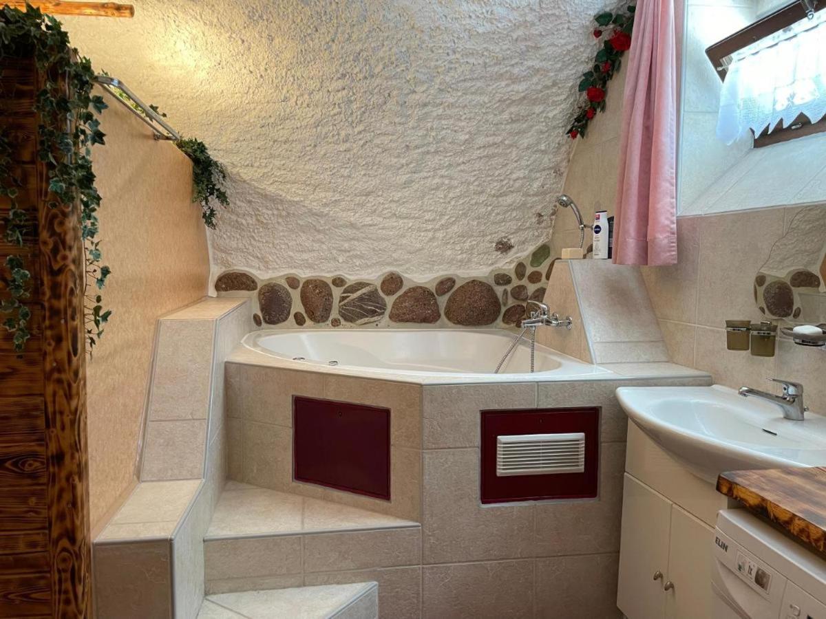 Casa Job - Gasthaus - Sauna, Whirlpool - Trun view 4