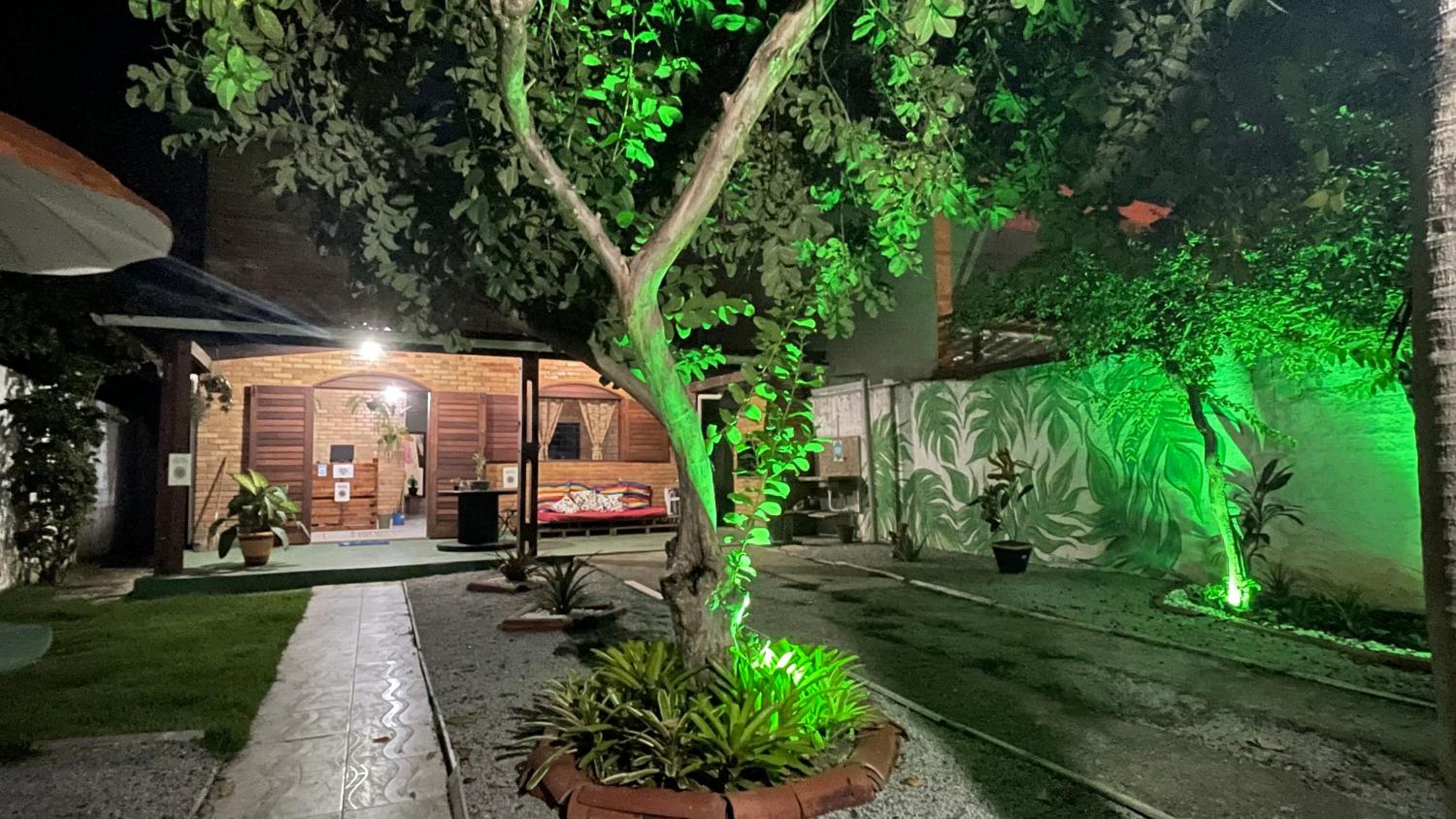 Pousada São Jorge 1 MIN A PÉ DA PRAIA Casa de família, simples e aconchegante, Na Av principal da praia café disponível até 12hs cozinha completa e churras