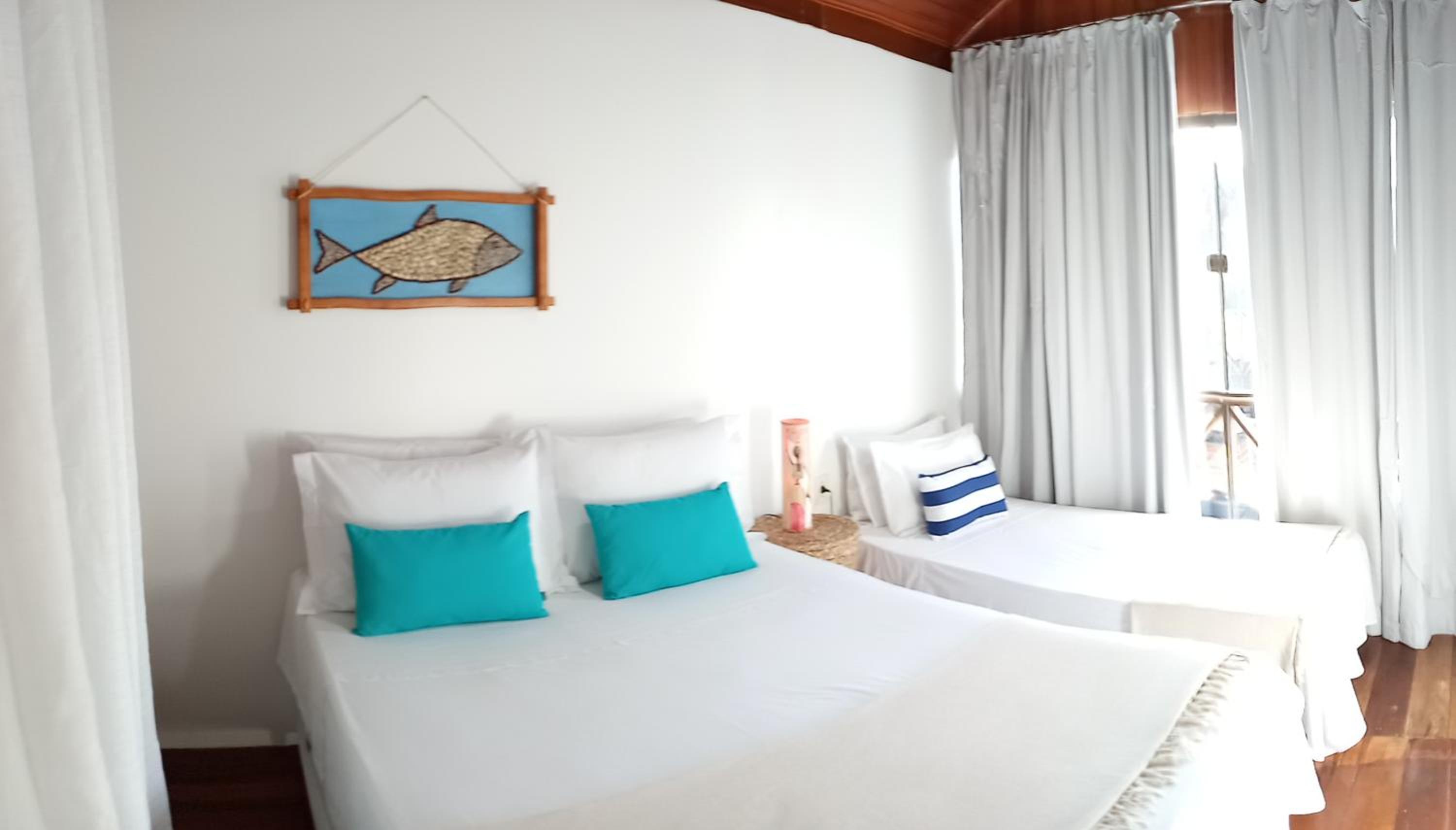 Linda casa com 5 quartos, a poucos metros da praia