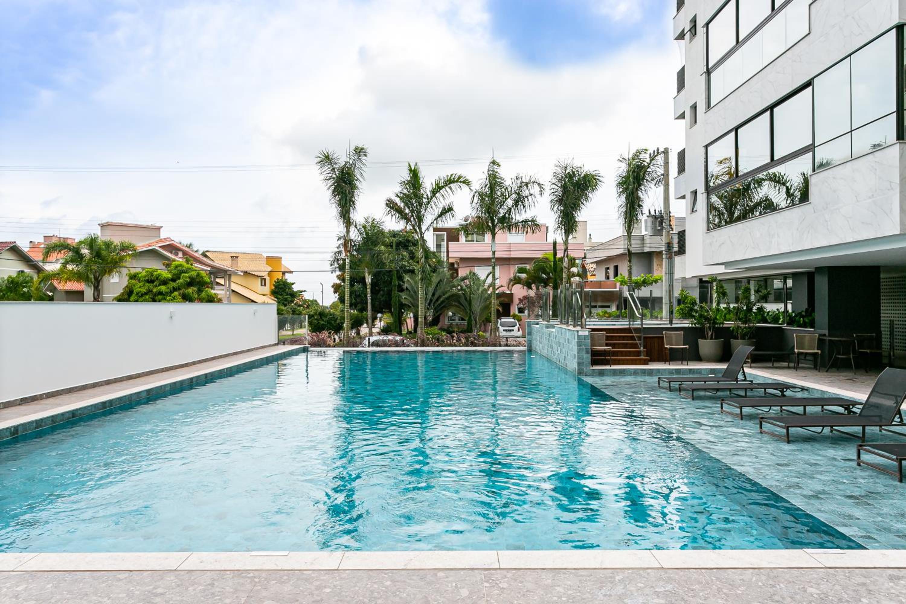 Jacuzzi coberta e aquecida com entrada particular