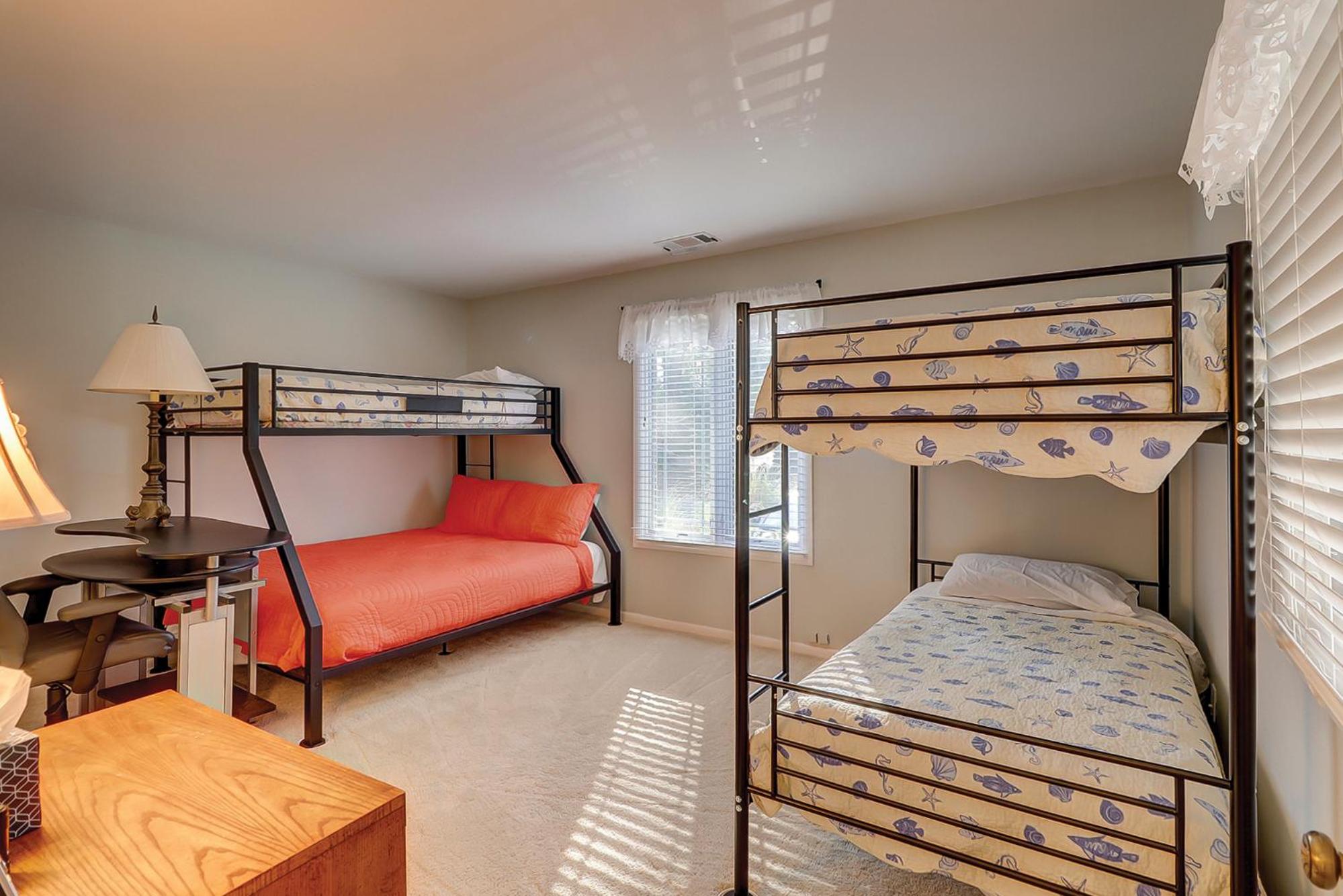 Two Kings Two bunks with two doubles and two twins Bikes & Beach Gear included view 3