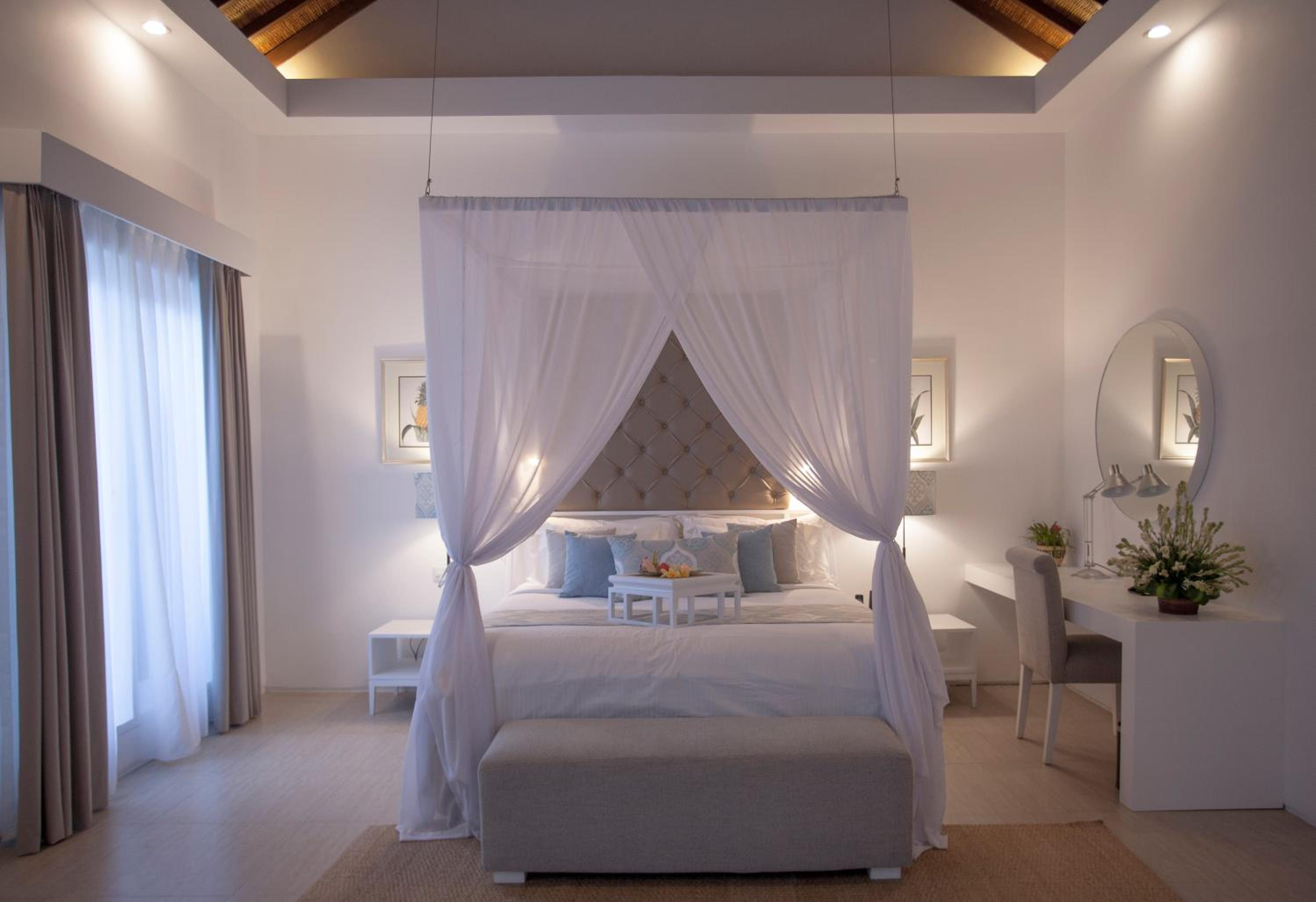 Lakshmi luxury villas, walk to the beach and Seminyak shopping view 4