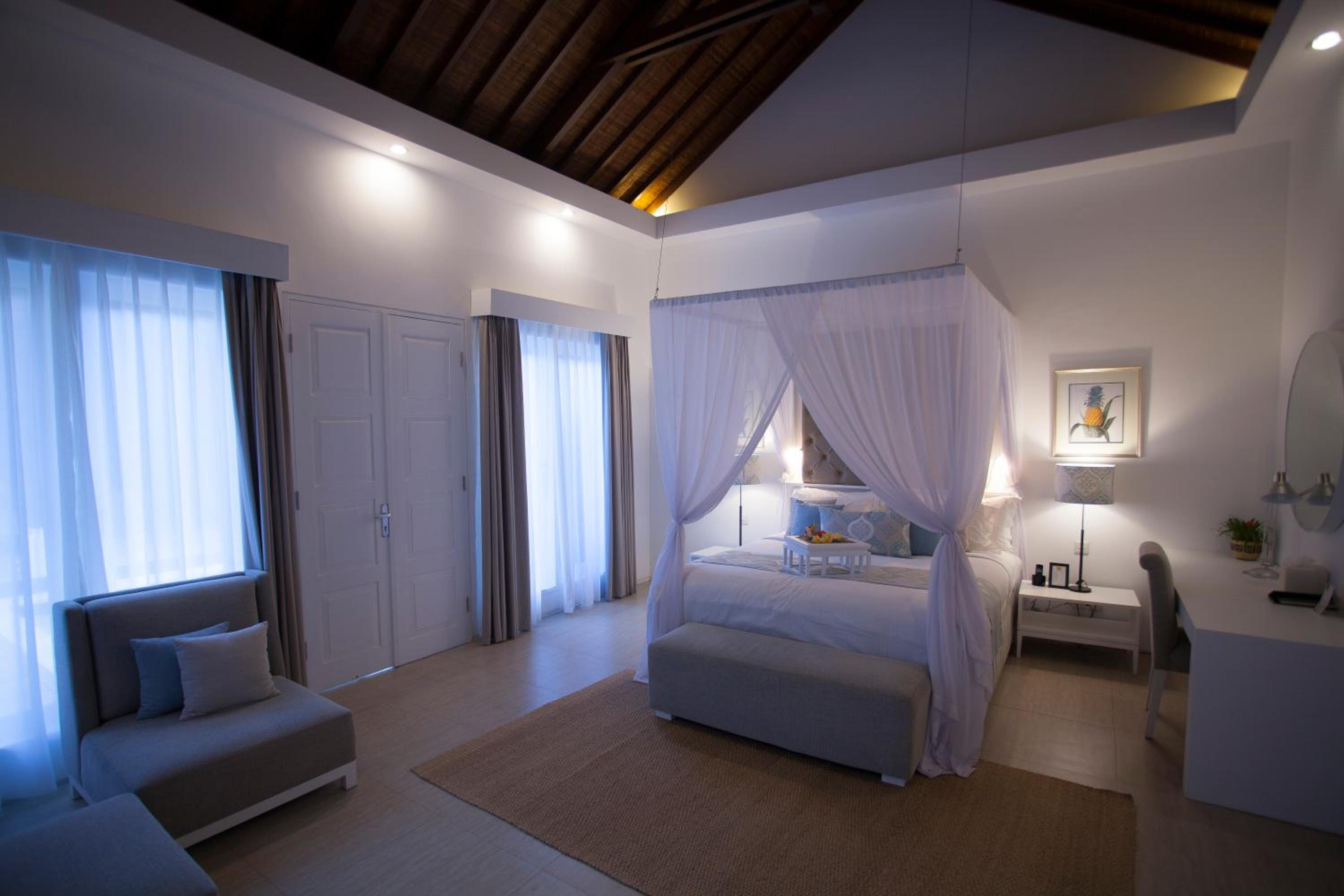 Lakshmi luxury villas, walk to the beach and Seminyak shopping view 5