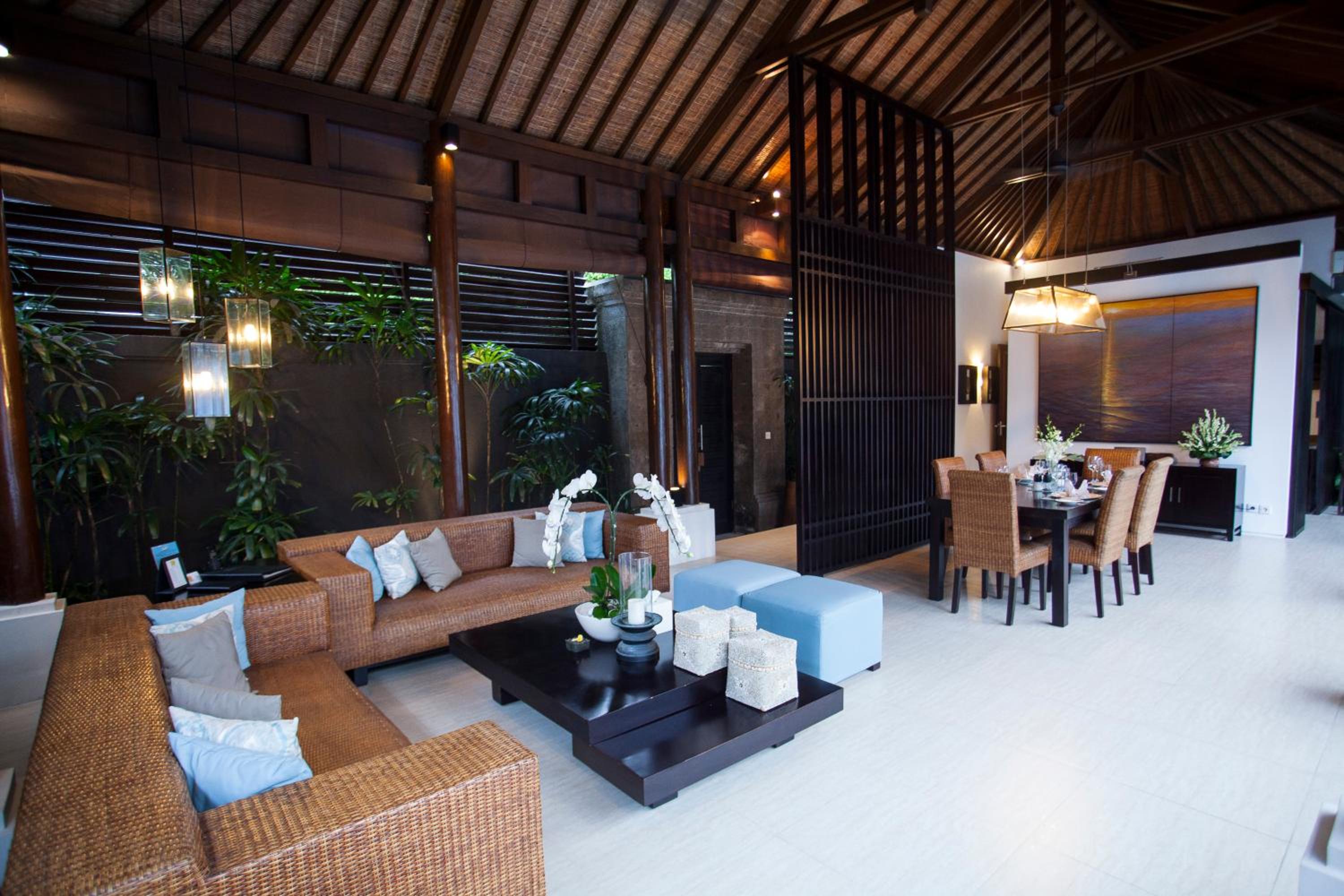 Lakshmi luxury villas, walk to the beach and Seminyak shopping view 2
