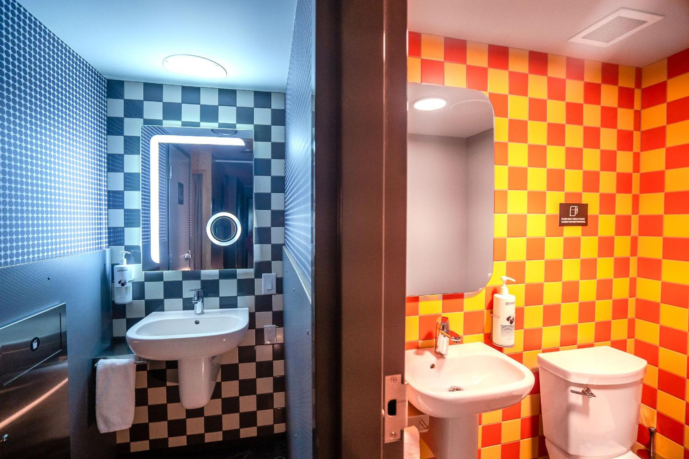 Pangea Pod Hotel - Image 2