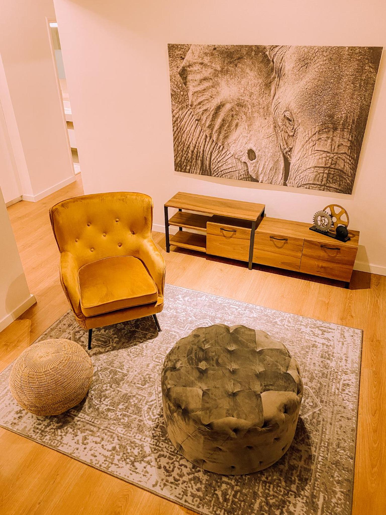 Hotel Newly Renovated Super-Chic Apartment - Image 1