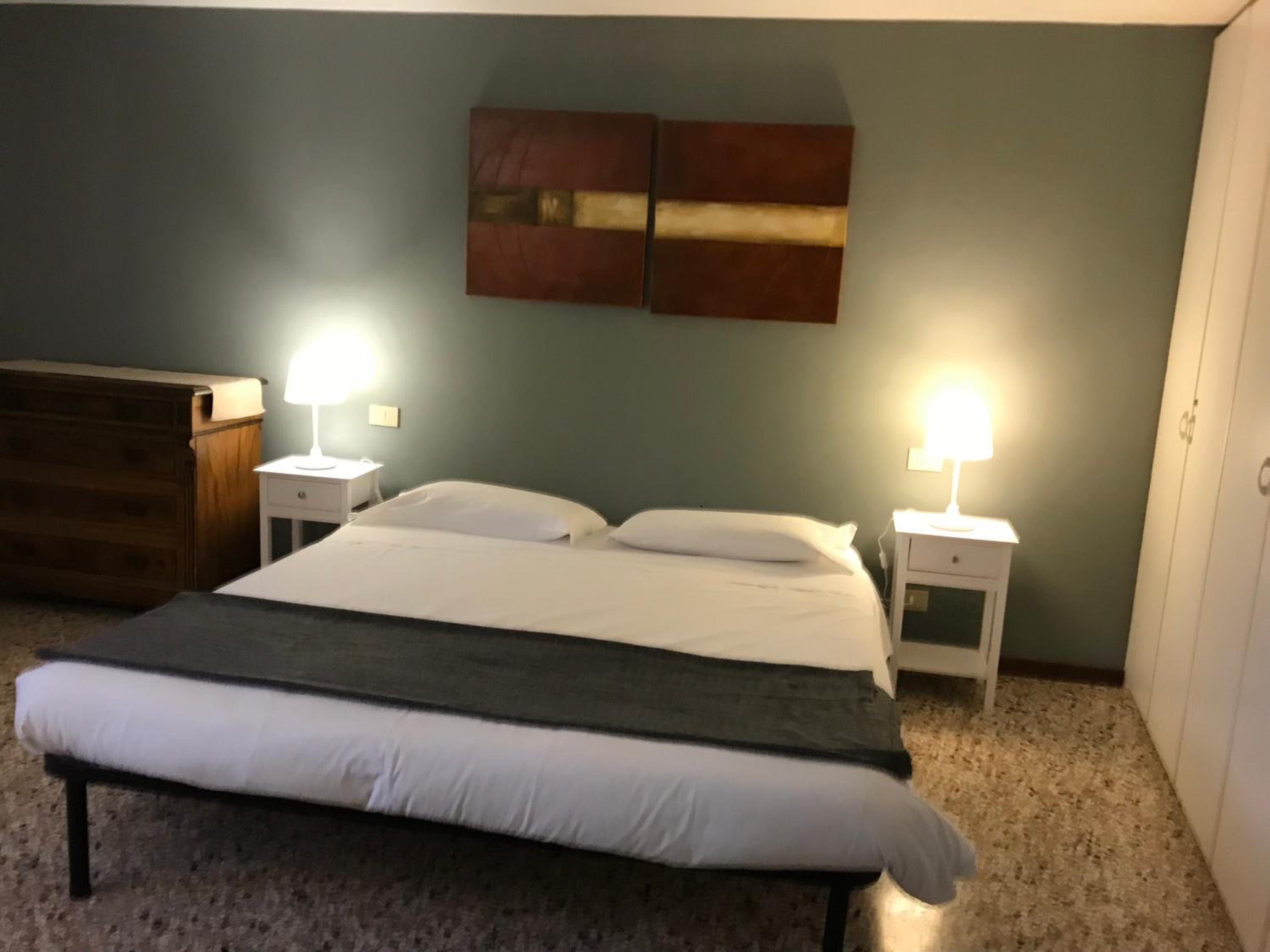 Venice and Venice Apartments - private rooms in shared apartment