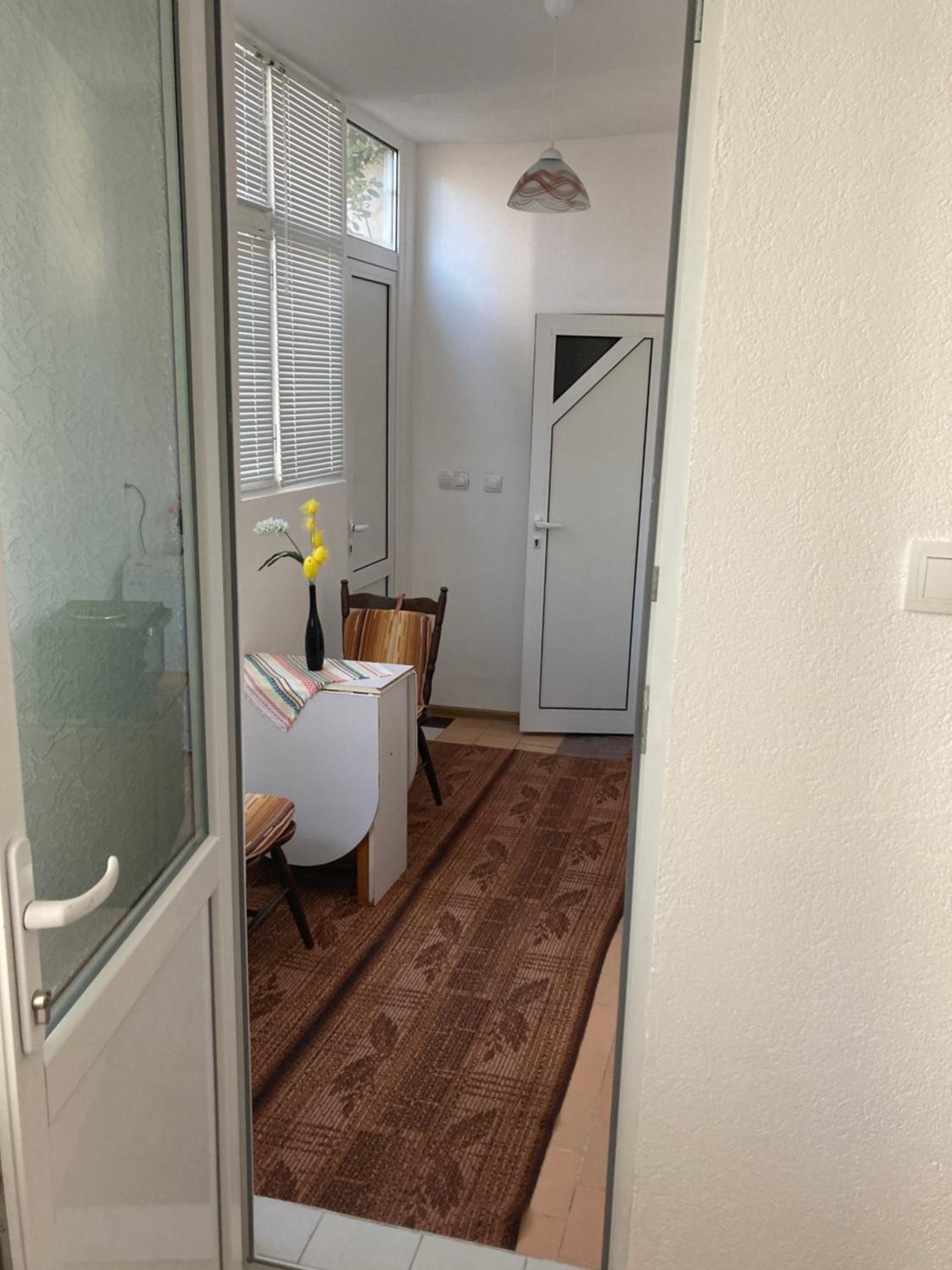 Private Room with lovely yard view 5