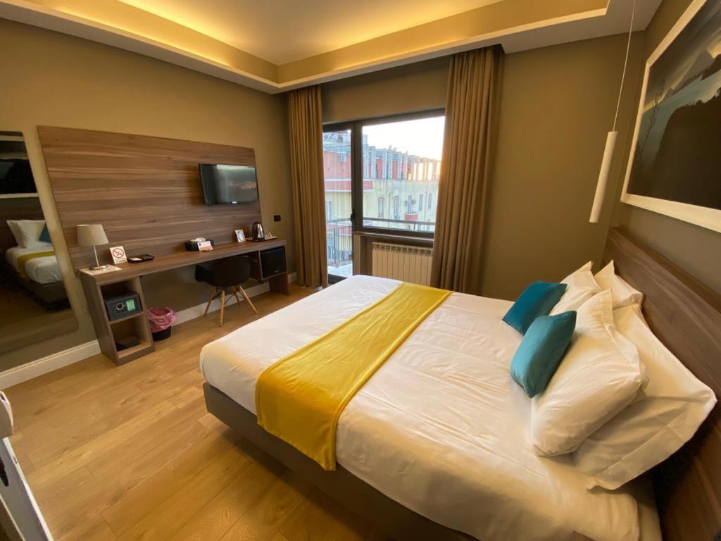 7th Floor Suite