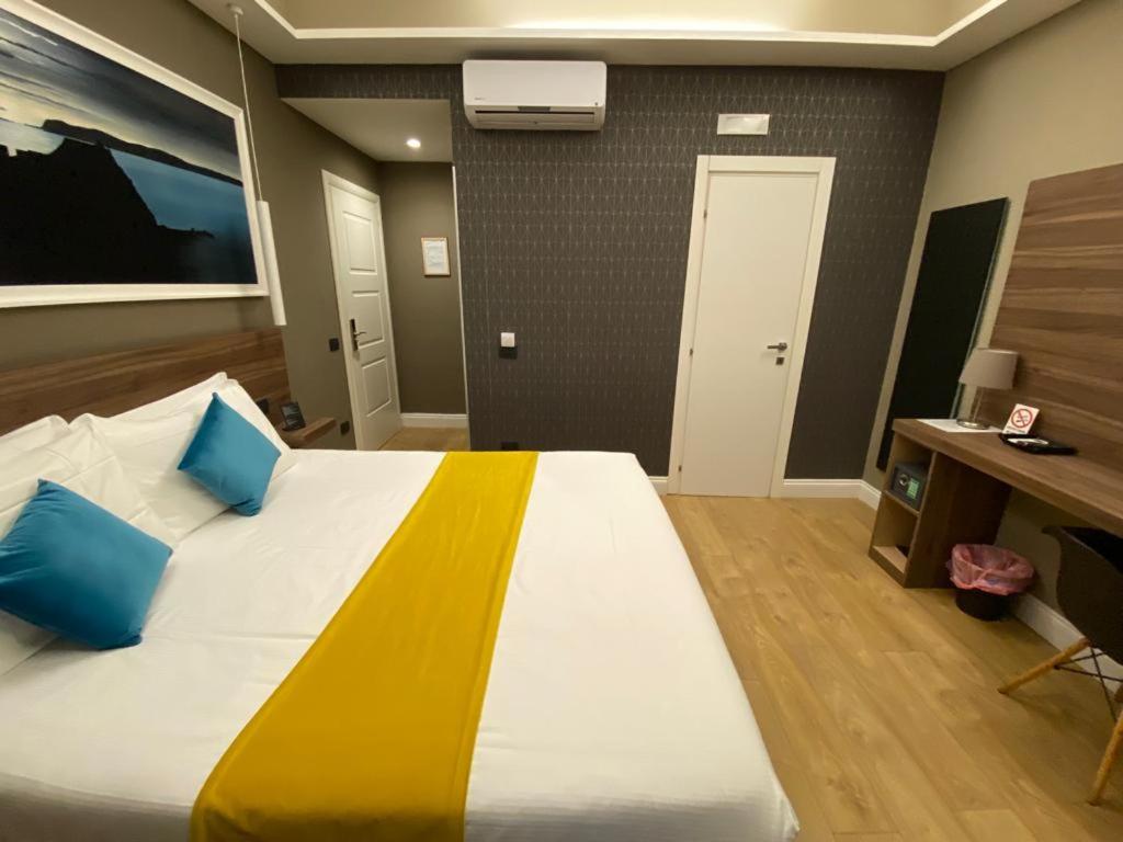 7th Floor Suite