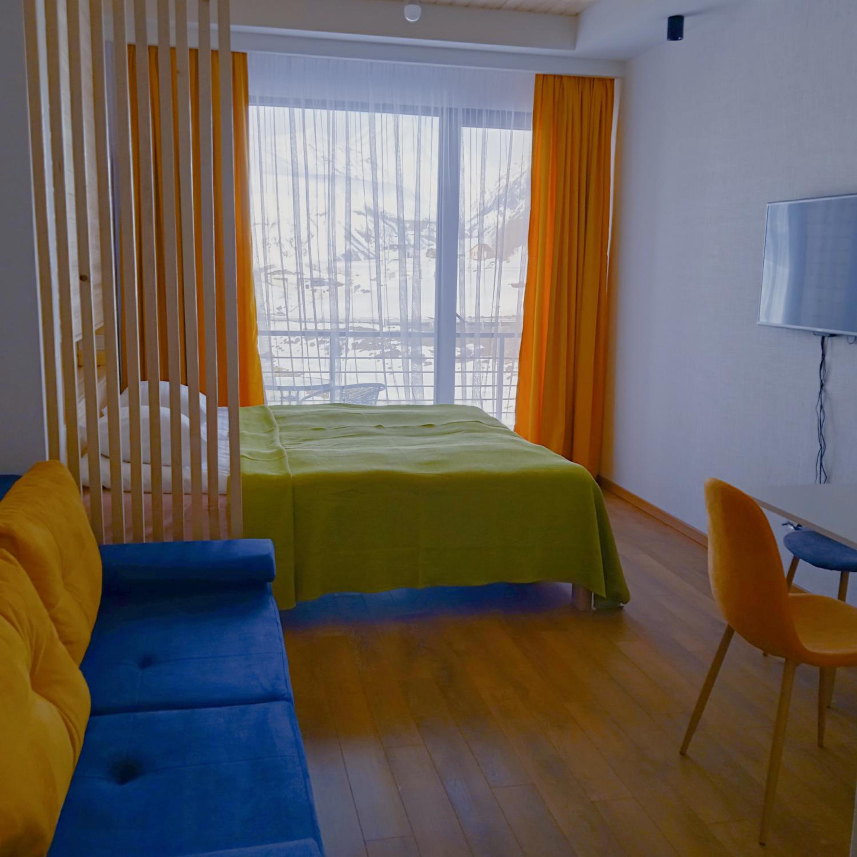 Roshka Apartment 307 view 3