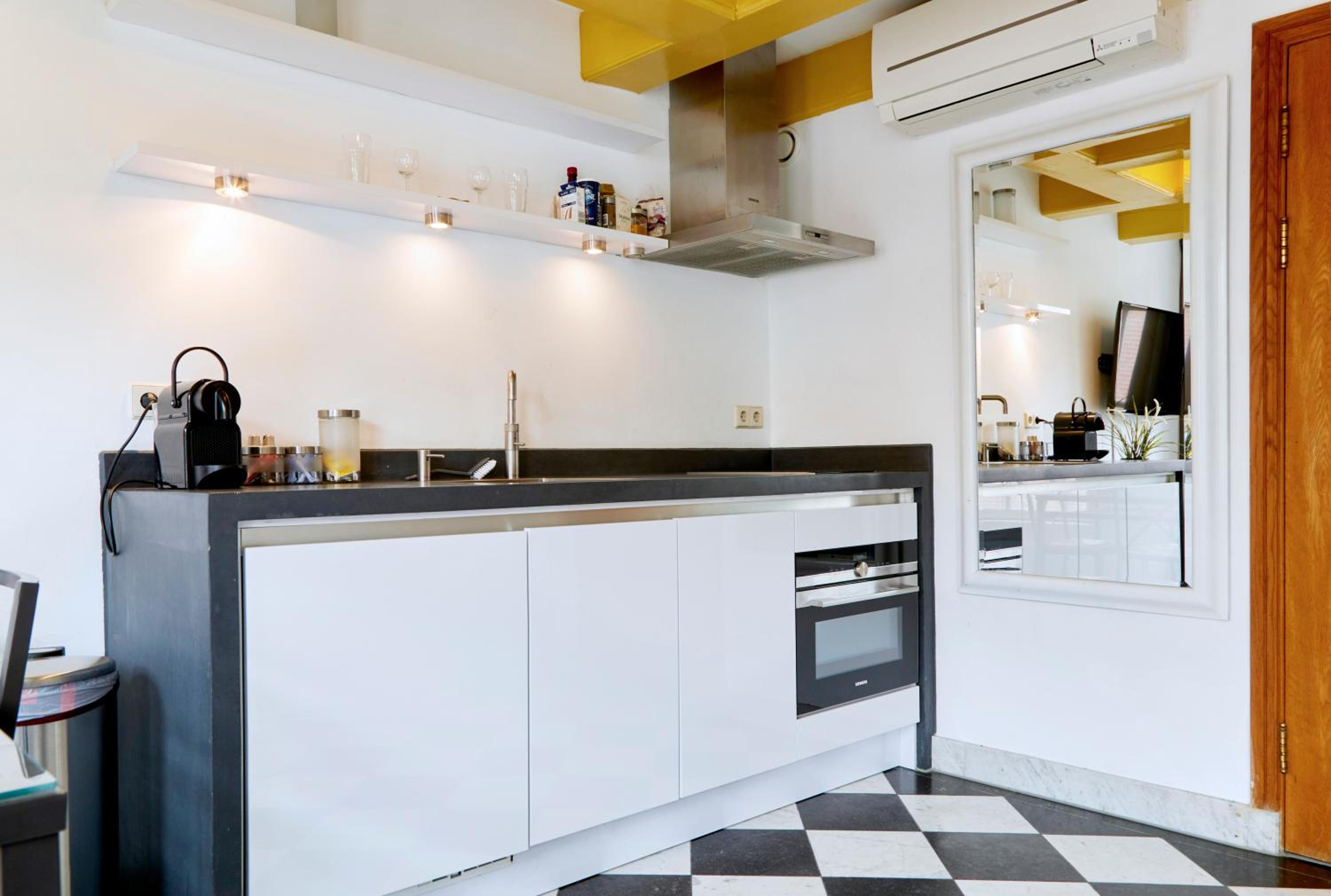 Modern Canal House Loft - City Center