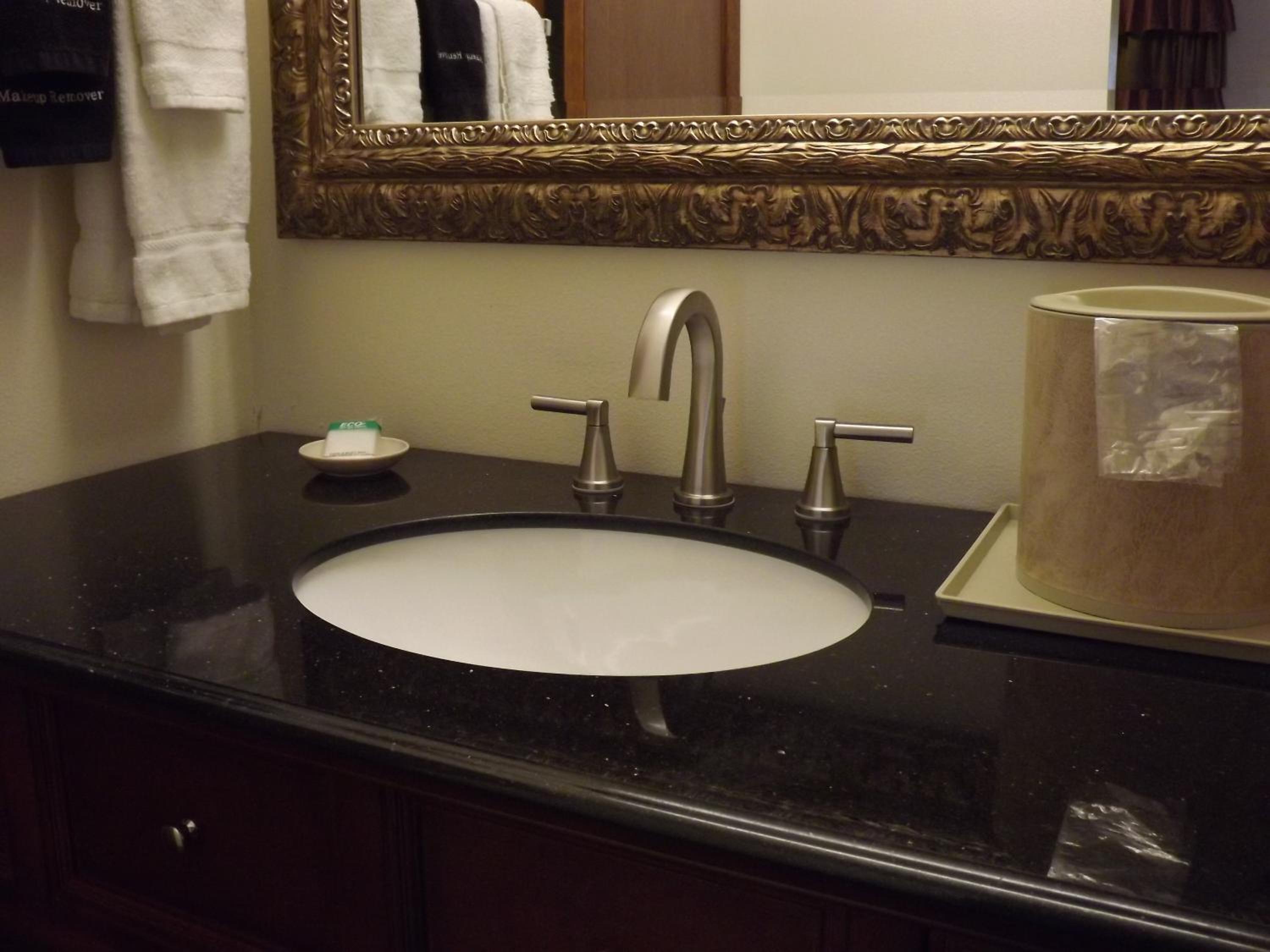Crest Country Inn