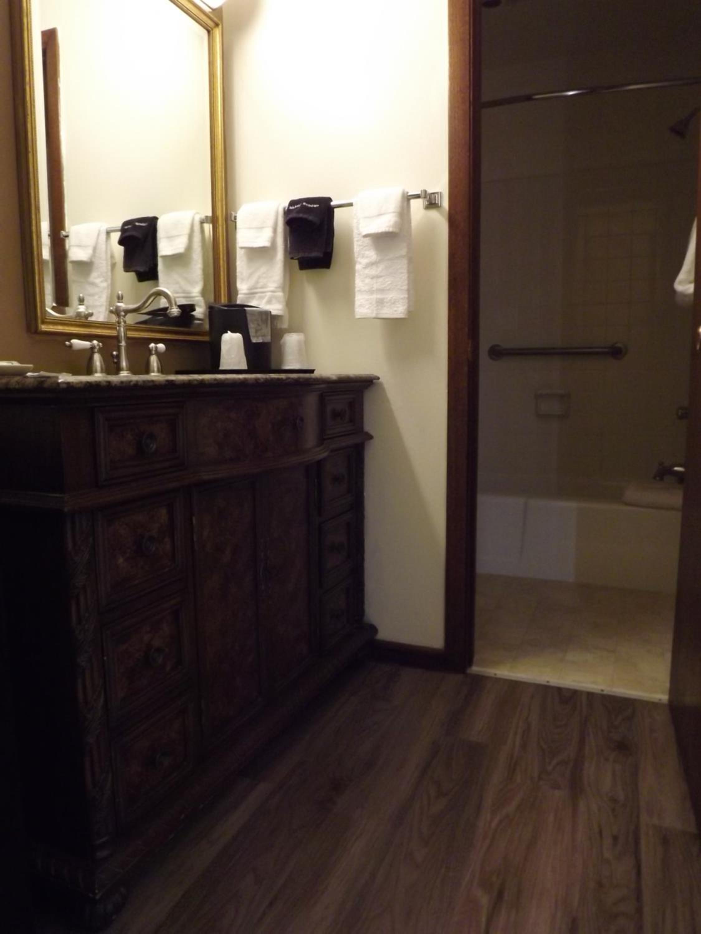 Crest Country Inn
