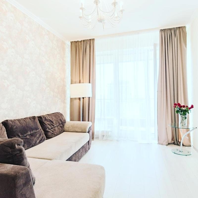1 room 60m2 center of Obolon near River side. With Terrace. 22 floor view 2