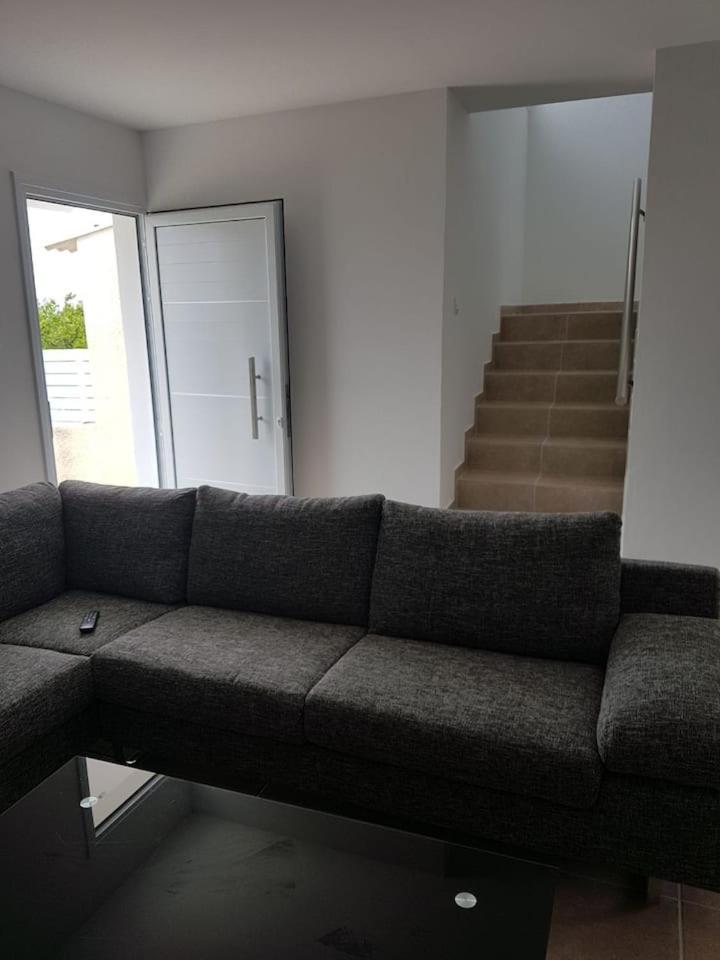 EPISTIMI 3 Bedroom Holiday House