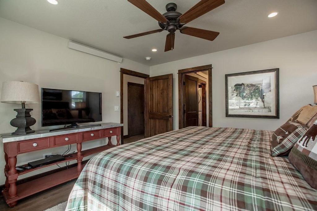 The Getaway,Hot Tub, AC, 2miles from RMNP, photo 49