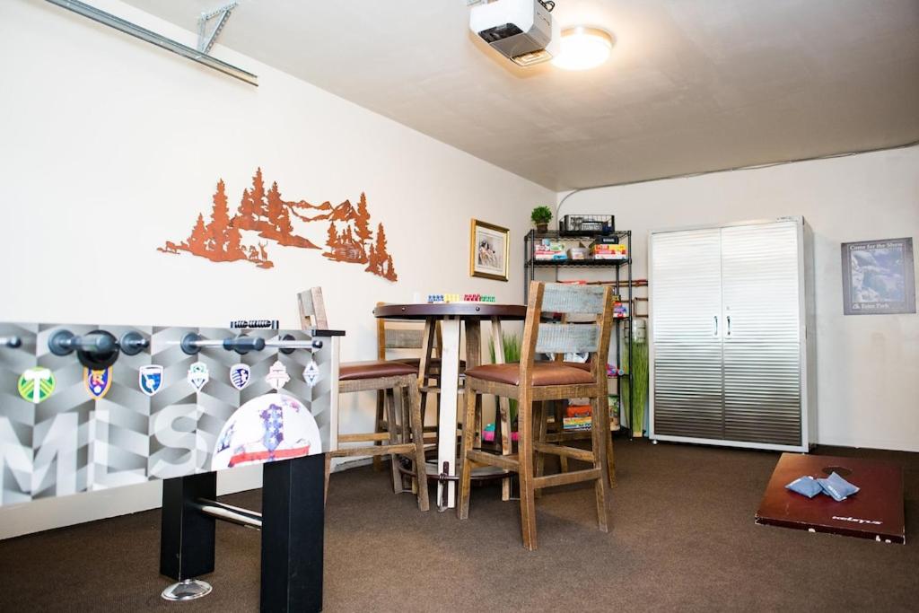 The Getaway,Hot Tub, AC, 2miles from RMNP