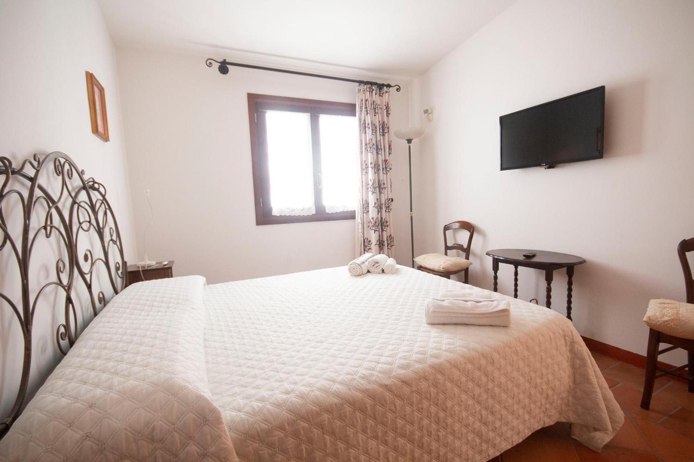Villa Vetti - Exclusive Garden & Pool Retreat
