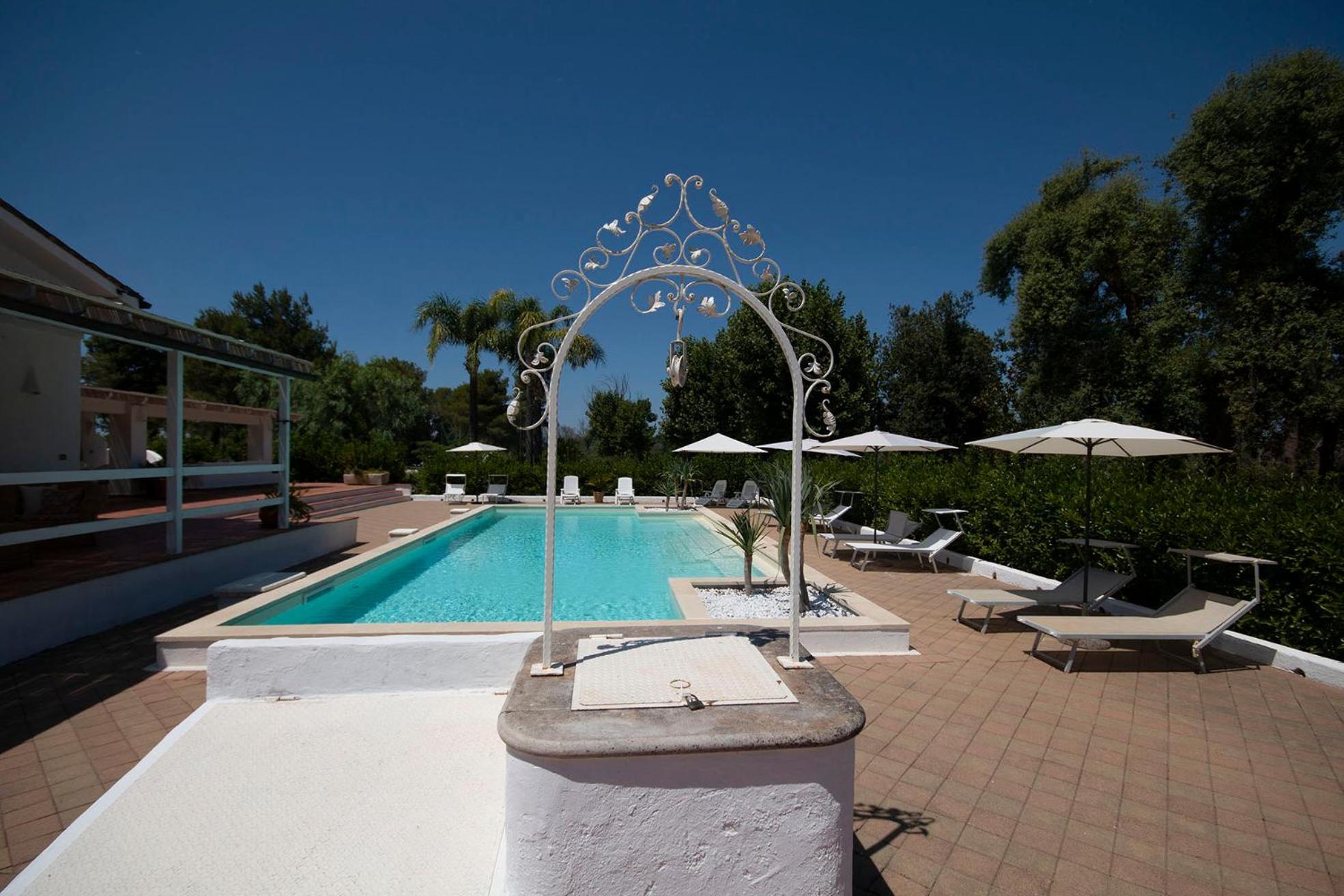 Villa Vetti - Exclusive Garden & Pool Retreat
