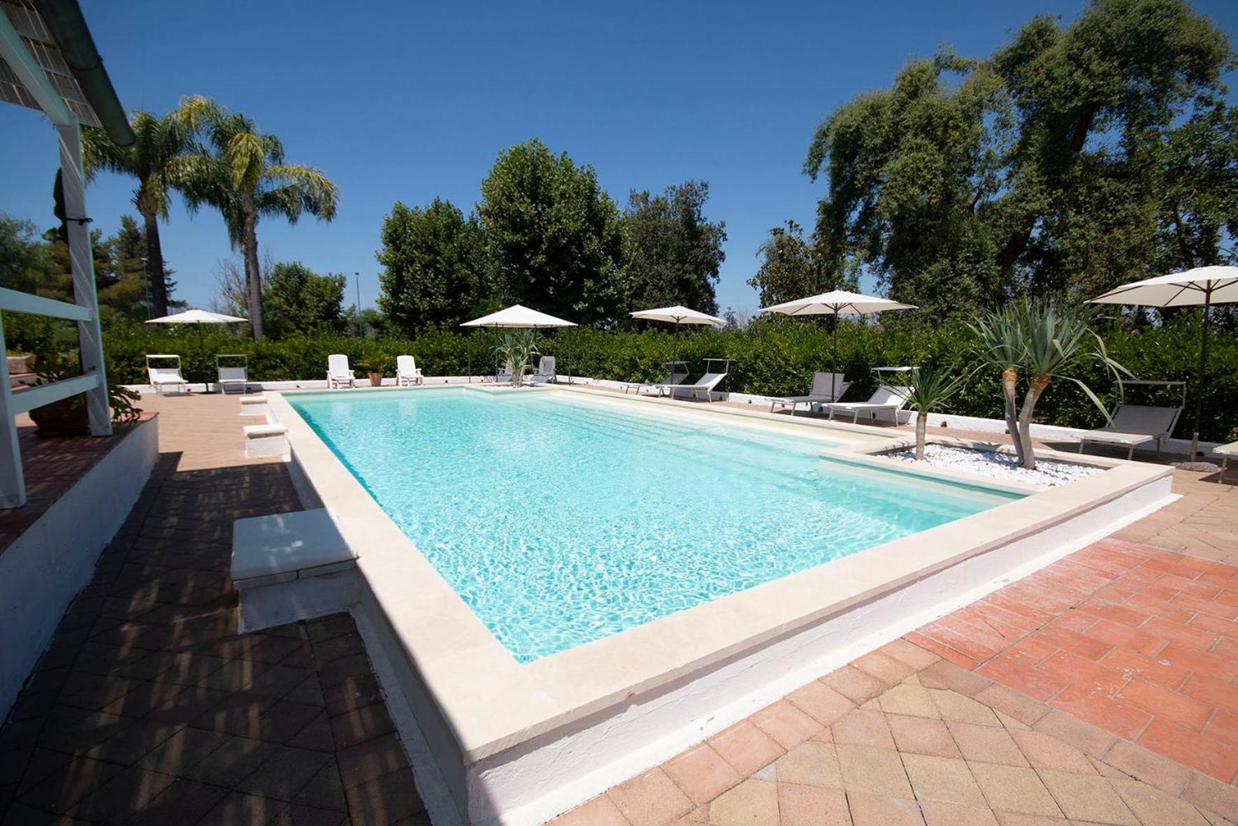 Villa Vetti - Exclusive Garden & Pool Retreat