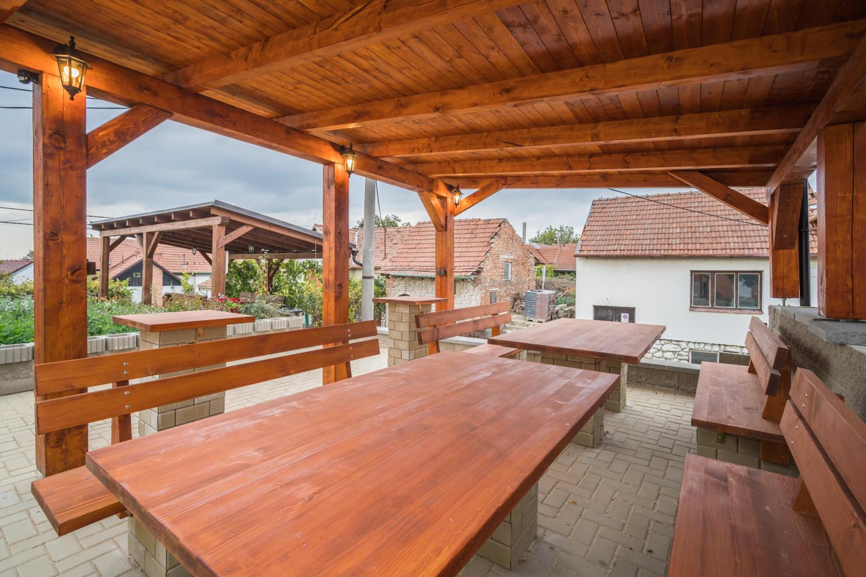 Vinoza - ubytování a vinný sklep Velké Bílovice Rulandová