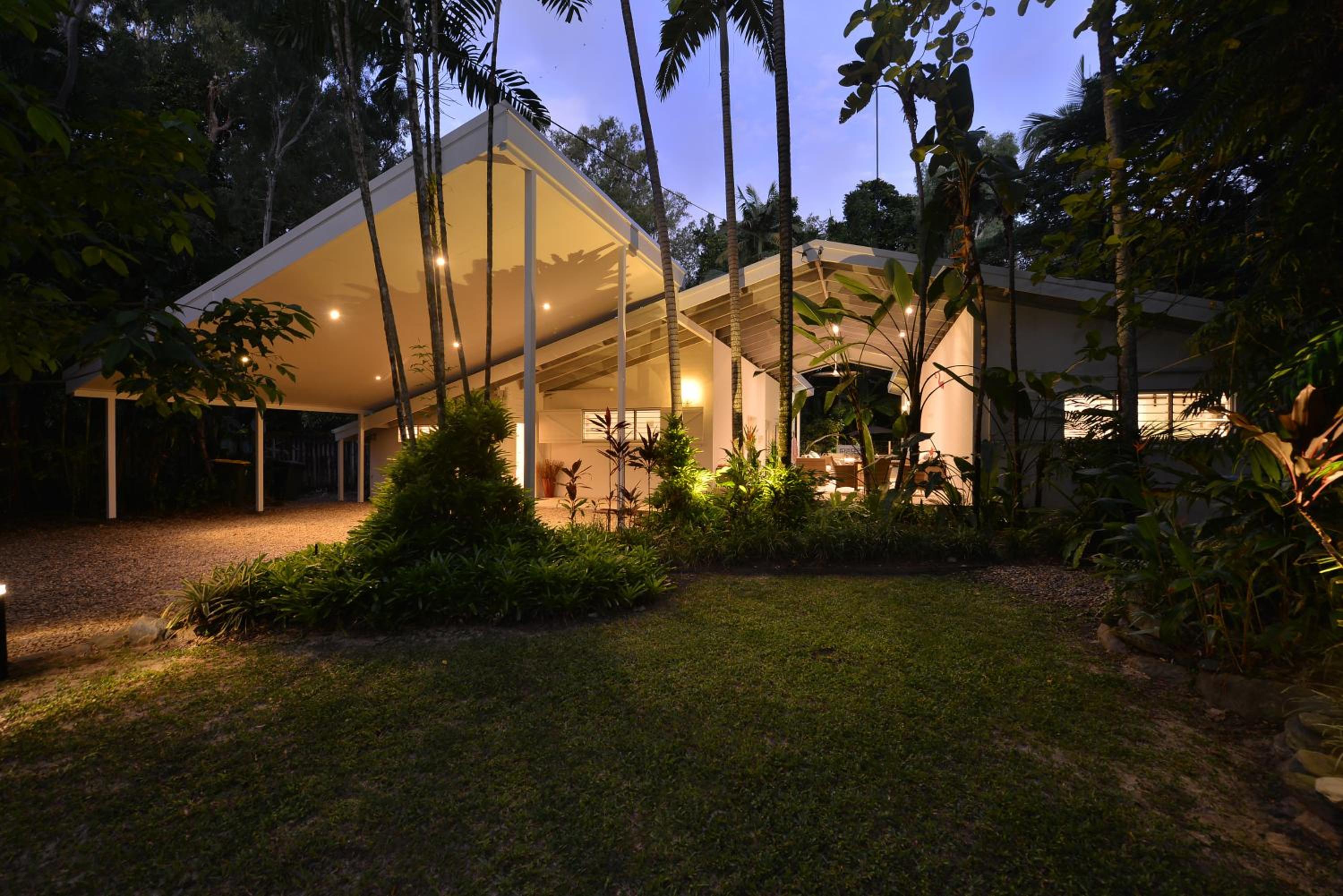 Pavilions in the Palms Heated Pool Short Path To Beach Five Bedrooms Sleeps 14