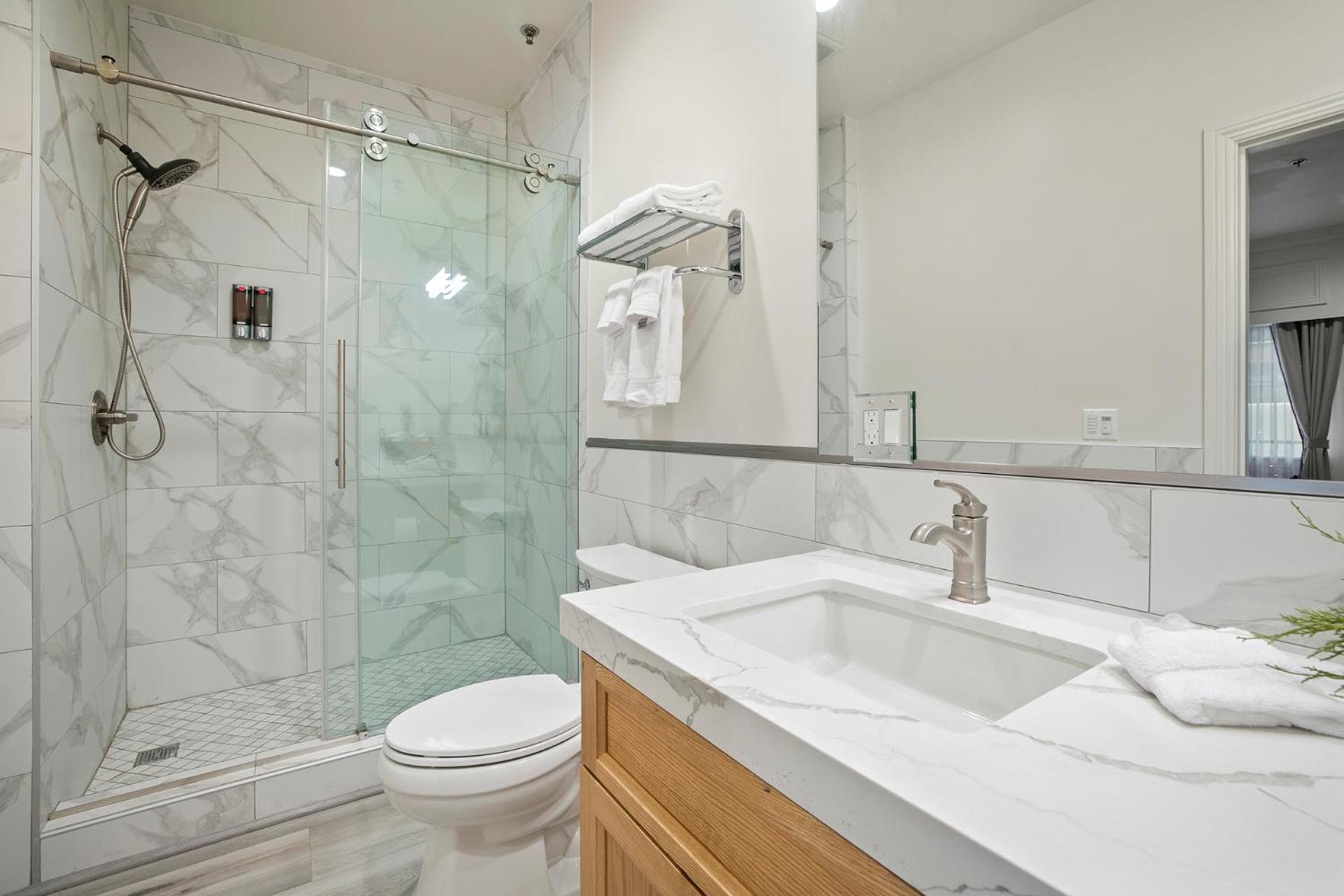 Hotel Huntington - Property Image 3