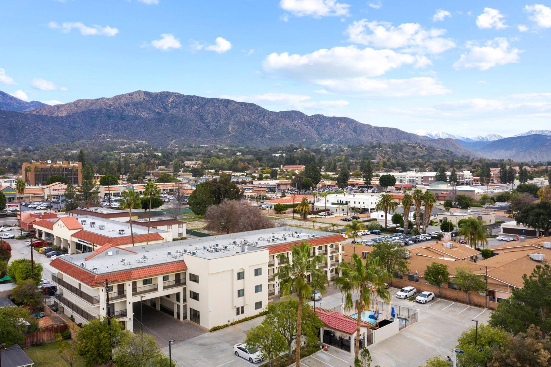 Hotel Huntington - Property Image 4