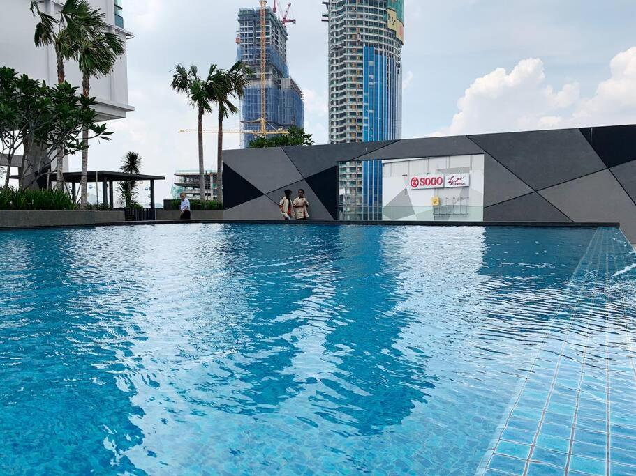 iCity 1Bedroom Apt Near Mall FREE PARKING & WIFI view 5