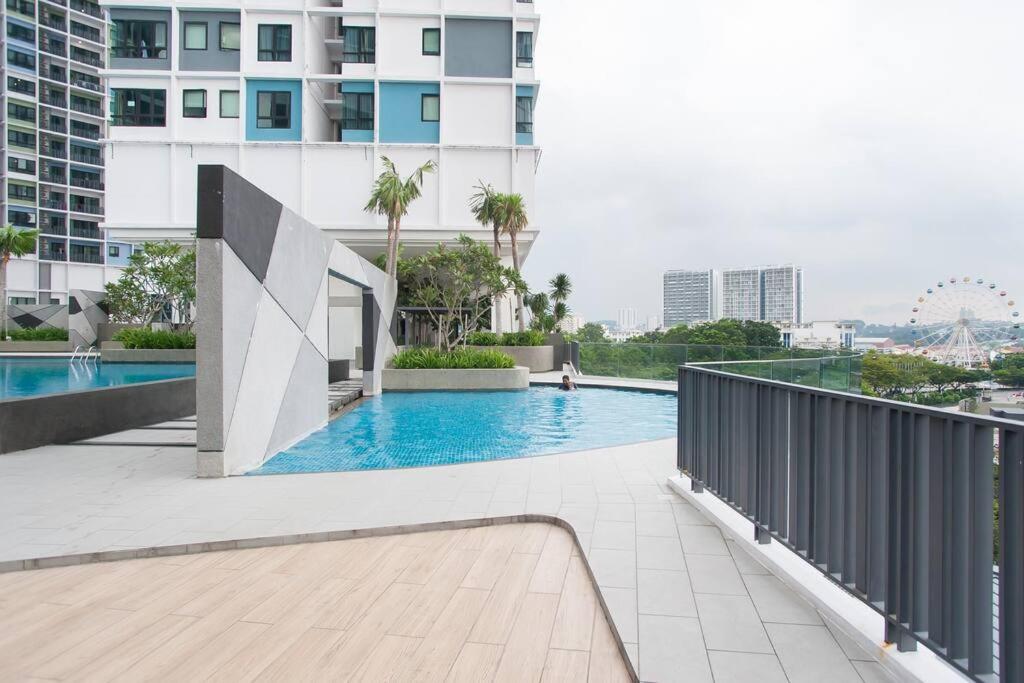 iCity 1Bedroom Apt Near Mall FREE PARKING & WIFI photo 4