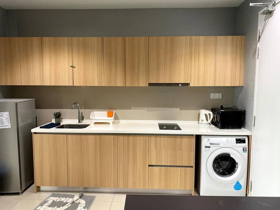 iCity 1Bedroom Apt Near Mall FREE PARKING & WIFI photo 6
