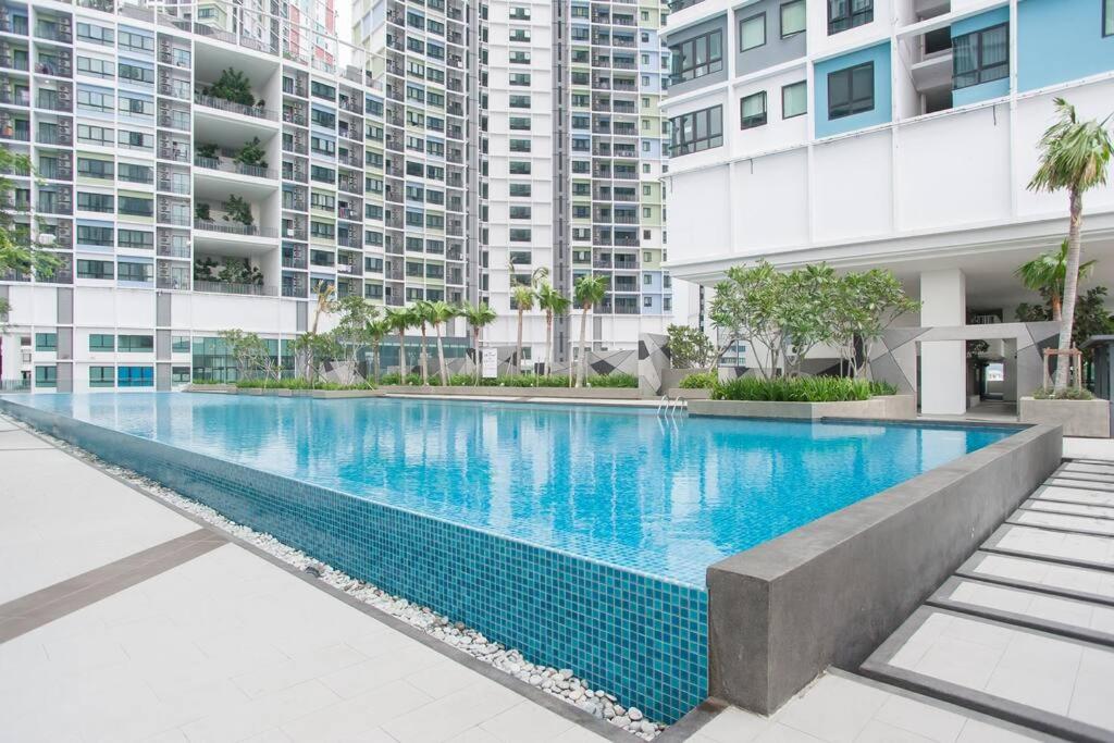 iCity 1Bedroom Apt Near Mall FREE PARKING & WIFI photo 7