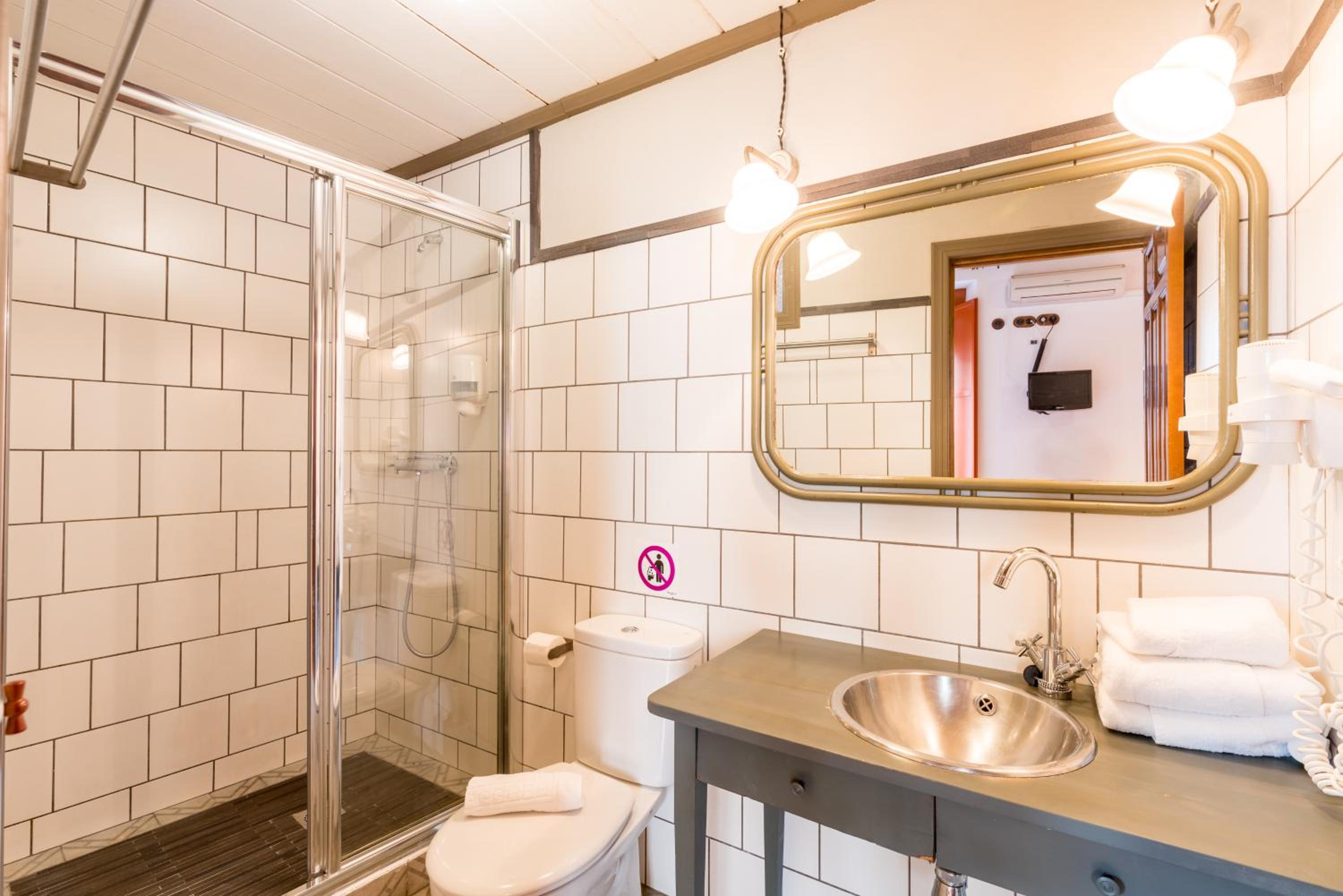 Alameda Suites Apartments